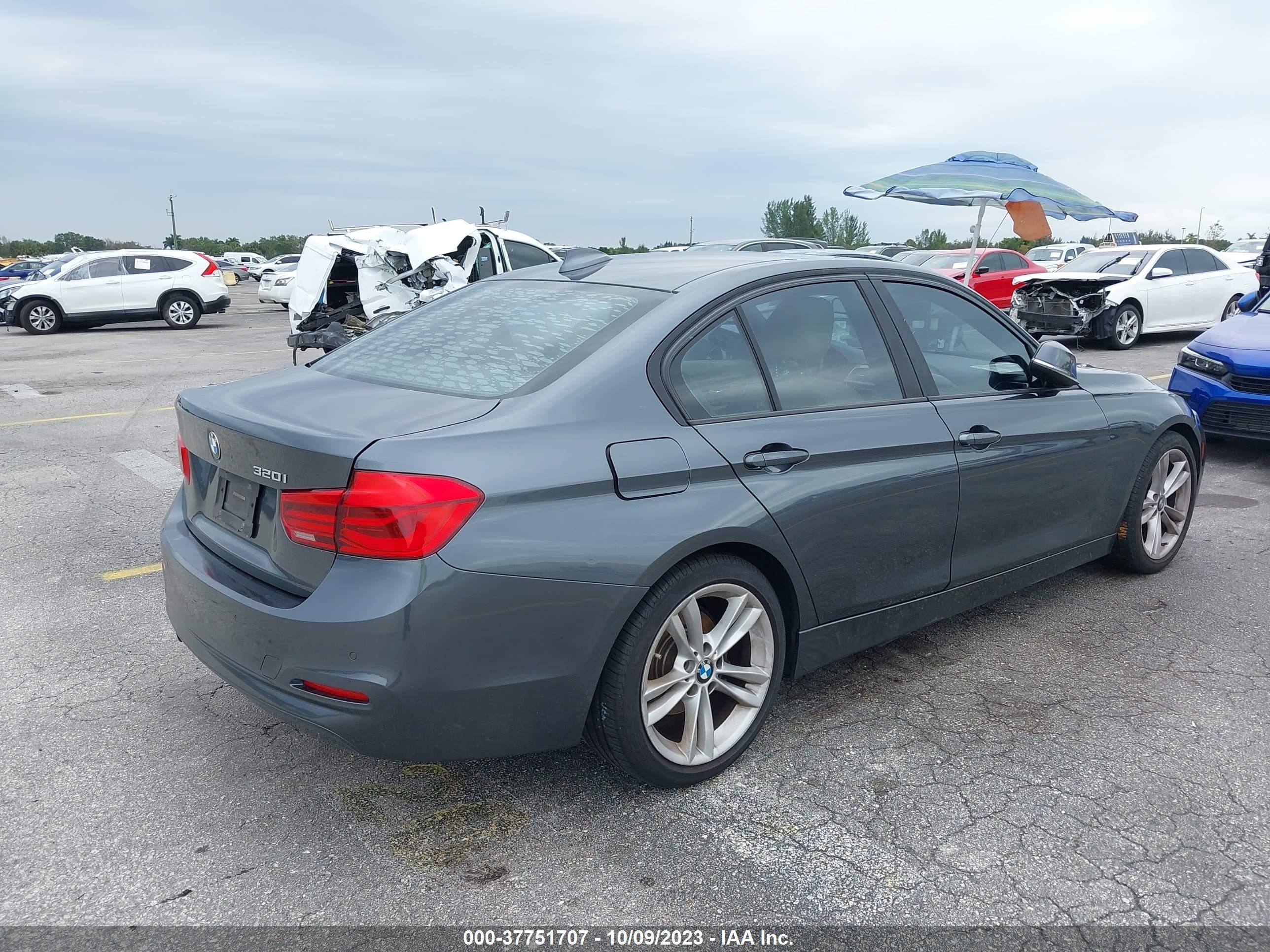 Photo 3 VIN: WBA8E1G55GNT36121 - BMW 3ER 