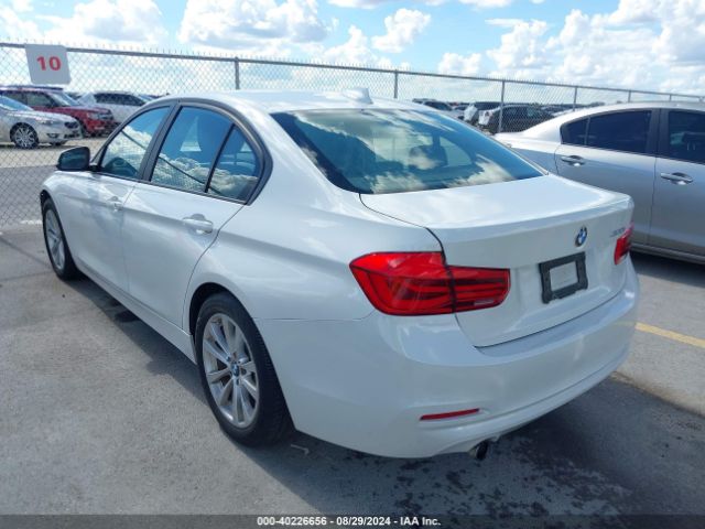 Photo 2 VIN: WBA8E1G5XJNU89682 - BMW 320I 