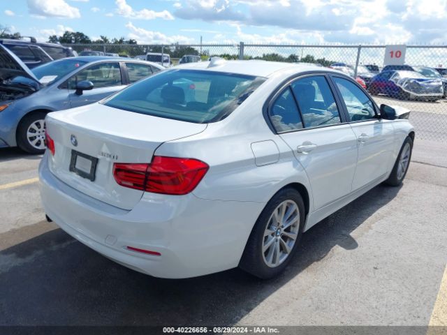 Photo 3 VIN: WBA8E1G5XJNU89682 - BMW 320I 