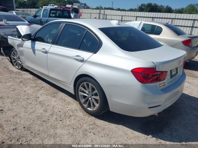 Photo 2 VIN: WBA8E1G5XJNU92341 - BMW 320I 