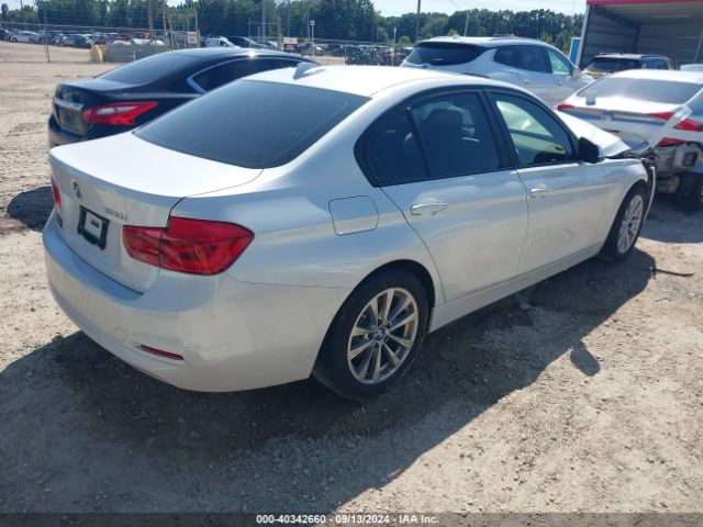 Photo 3 VIN: WBA8E1G5XJNU92341 - BMW 320I 