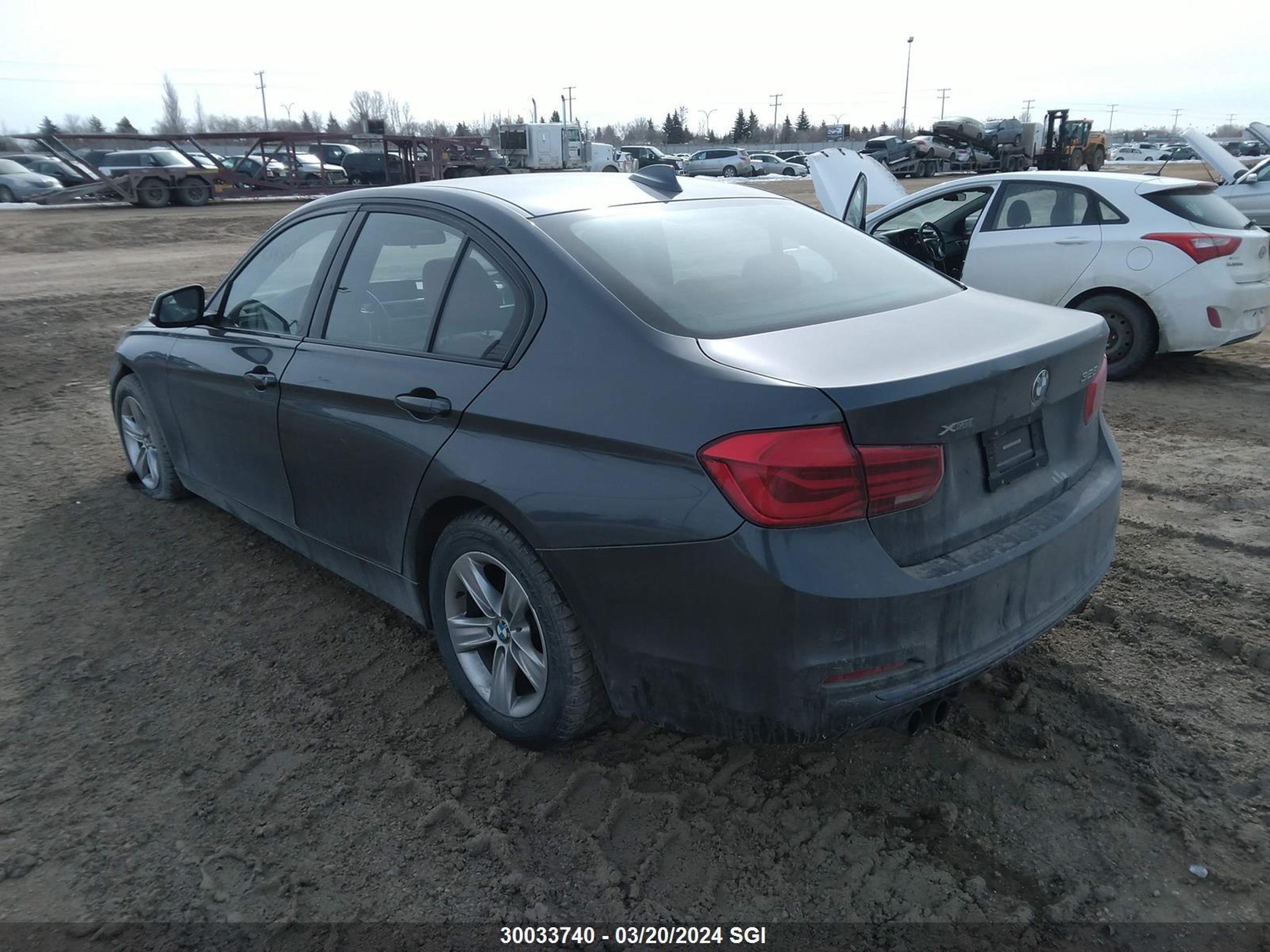 Photo 2 VIN: WBA8E3G5XGNT75315 - BMW 3ER 