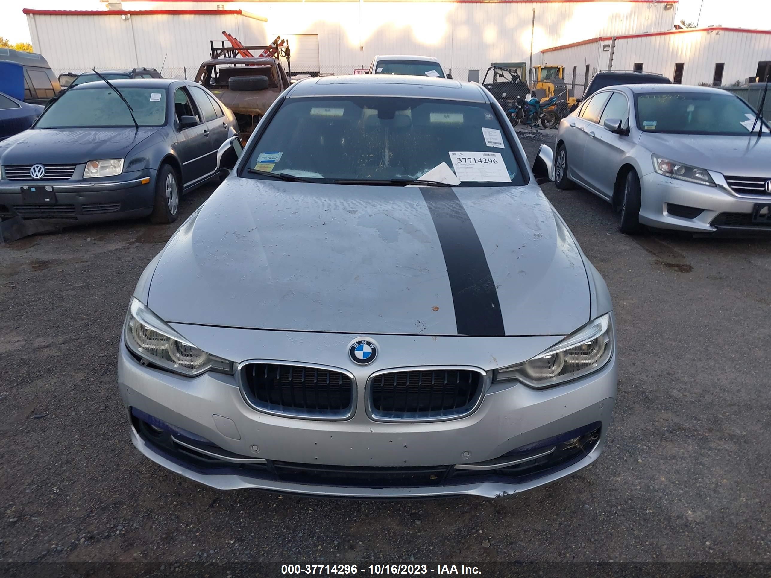 Photo 10 VIN: WBA8E3G5XGNT80966 - BMW 3ER 