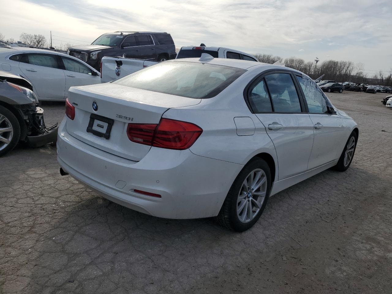 Photo 2 VIN: WBA8E5G52GNT94274 - BMW 3ER 