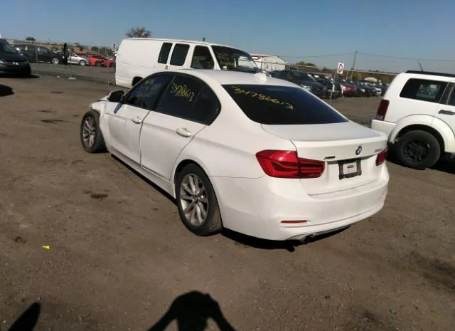 Photo 2 VIN: WBA8E5G5XJNV02423 - BMW 3 SERIES 