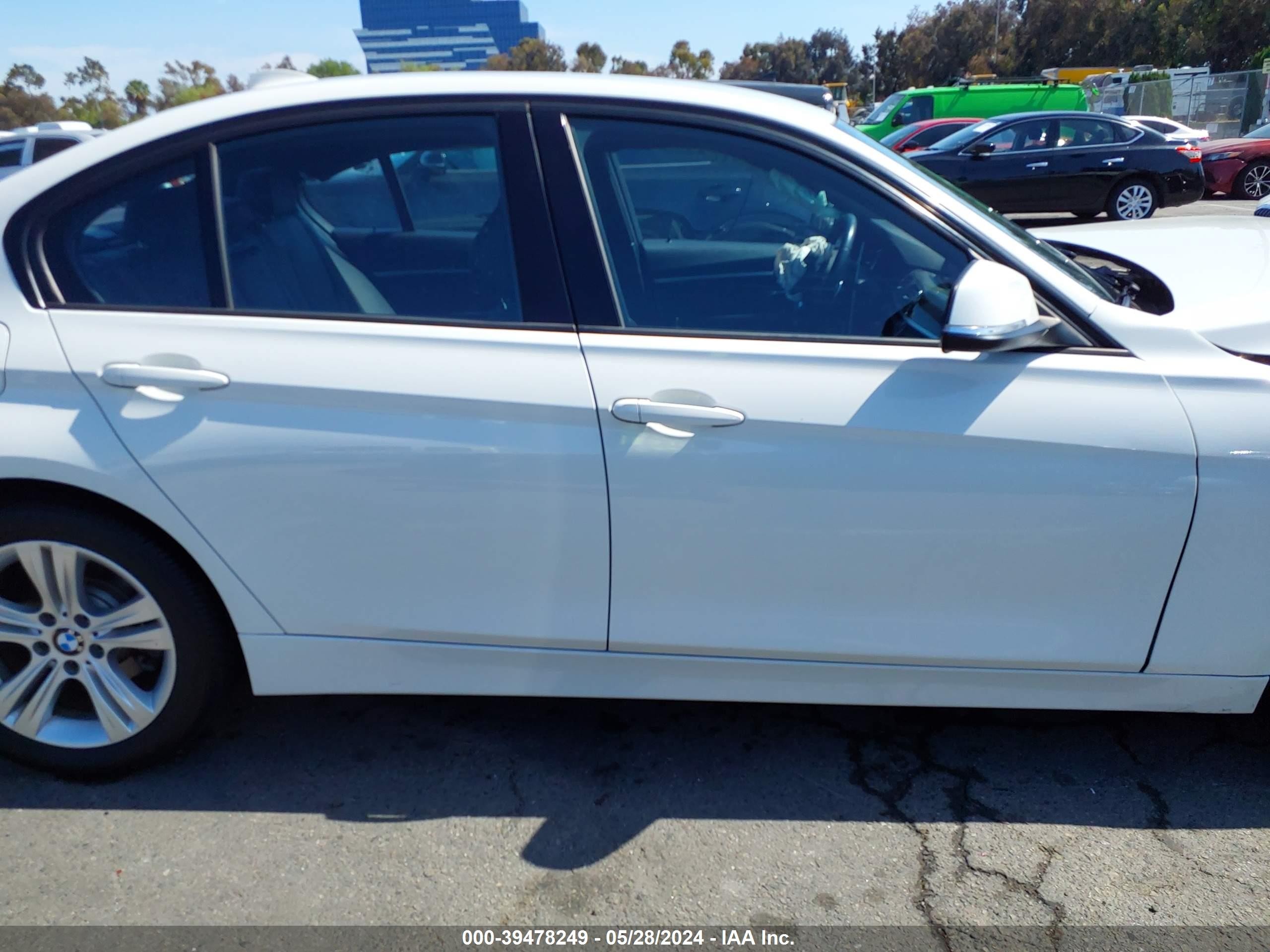 Photo 12 VIN: WBA8E9G56GNT44727 - BMW 3ER 