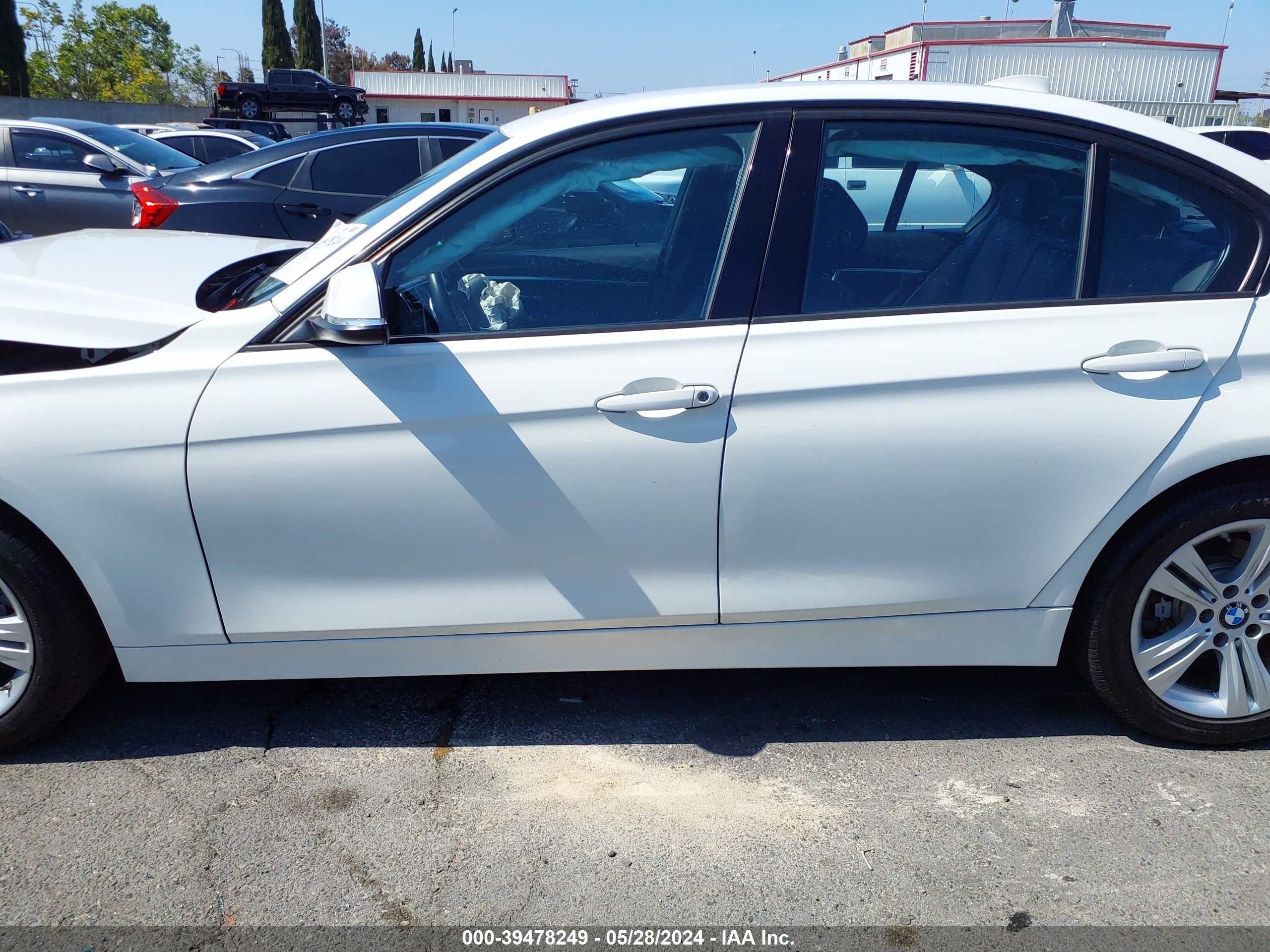 Photo 13 VIN: WBA8E9G56GNT44727 - BMW 3ER 