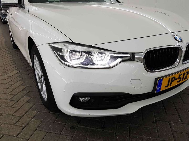 Photo 12 VIN: WBA8F91030K757660 - BMW 3 SERIE SEDAN 