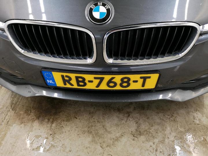 Photo 11 VIN: WBA8J91000K838033 - BMW 320 