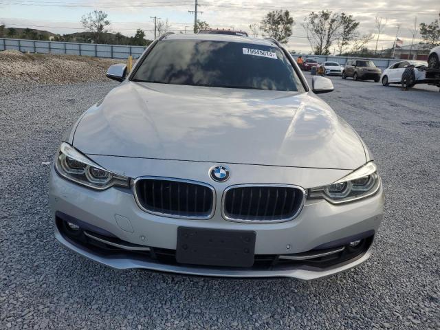 Photo 4 VIN: WBA8K3C5XJA369818 - BMW 330 XI 