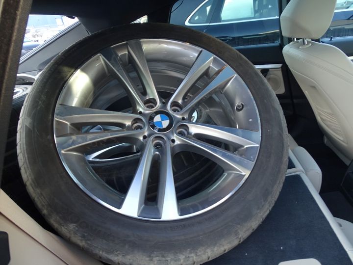 Photo 32 VIN: WBA8T11050BA26127 - BMW BMW 3 SERIES 