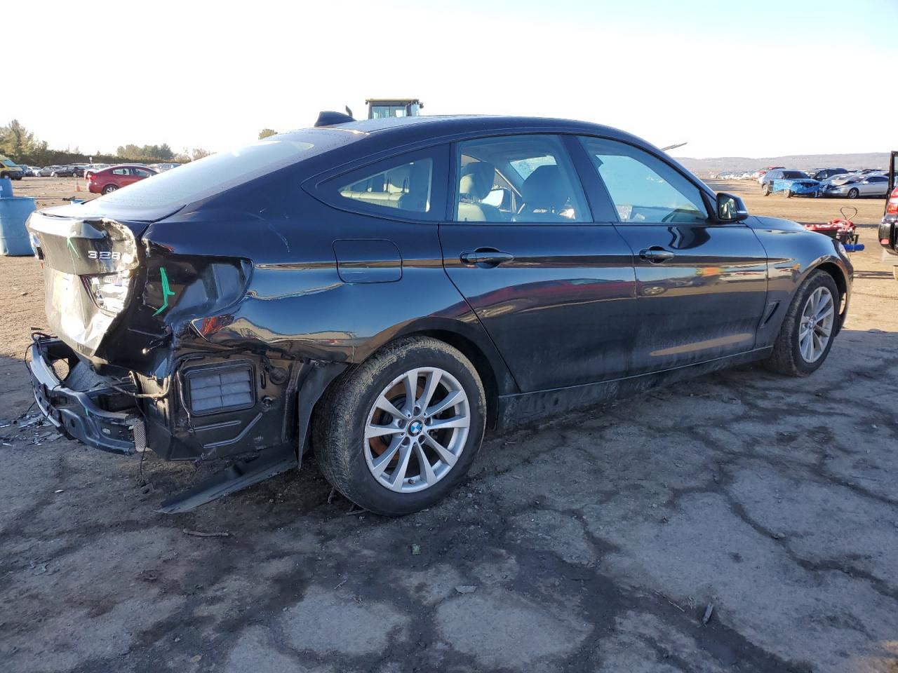 Photo 2 VIN: WBA8Z5C52FD671780 - BMW 3ER 