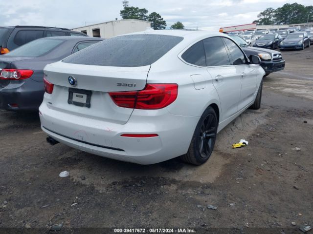 Photo 3 VIN: WBA8Z9C34HG827342 - BMW 330 