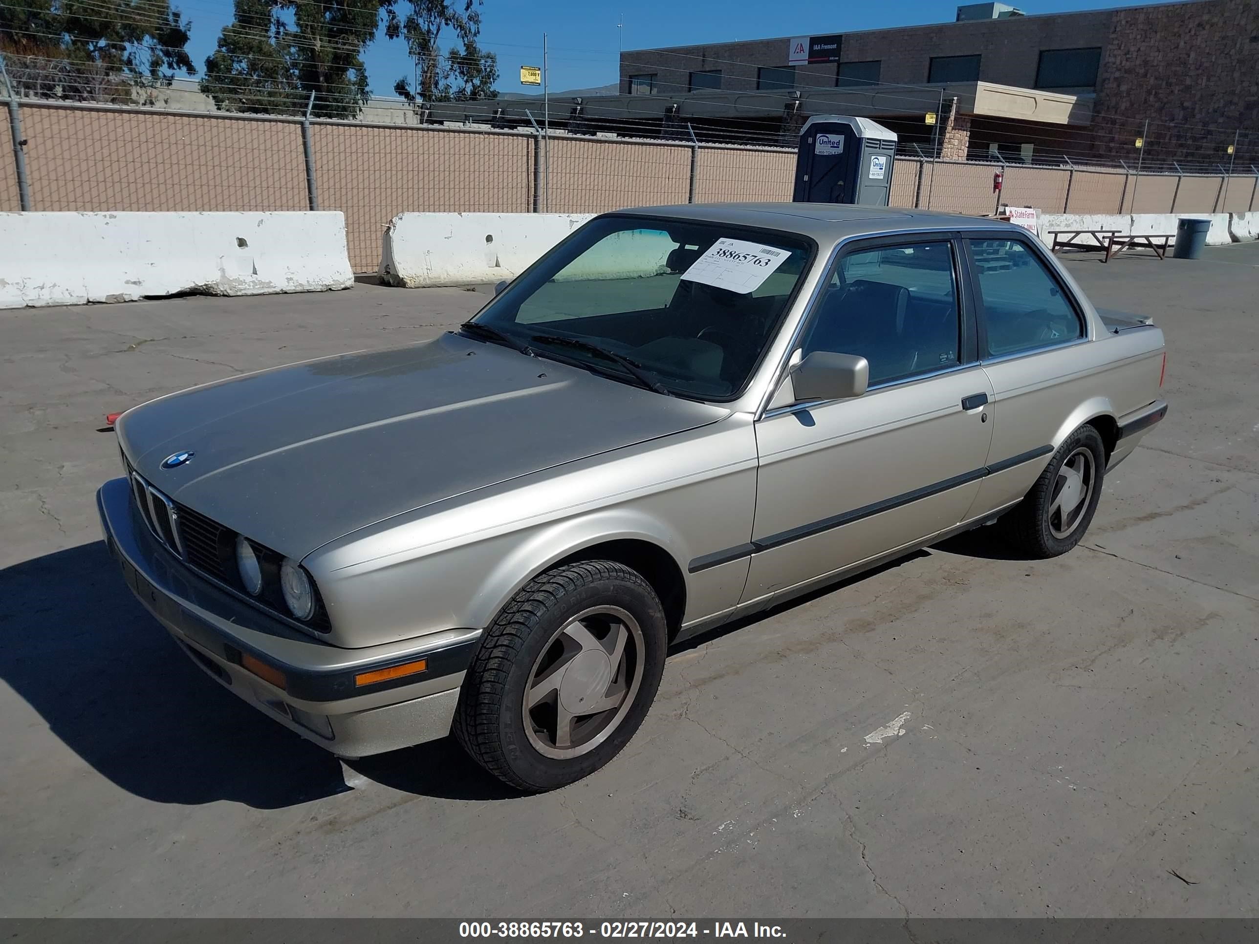 Photo 1 VIN: WBAAA2303K8263139 - BMW 3ER 