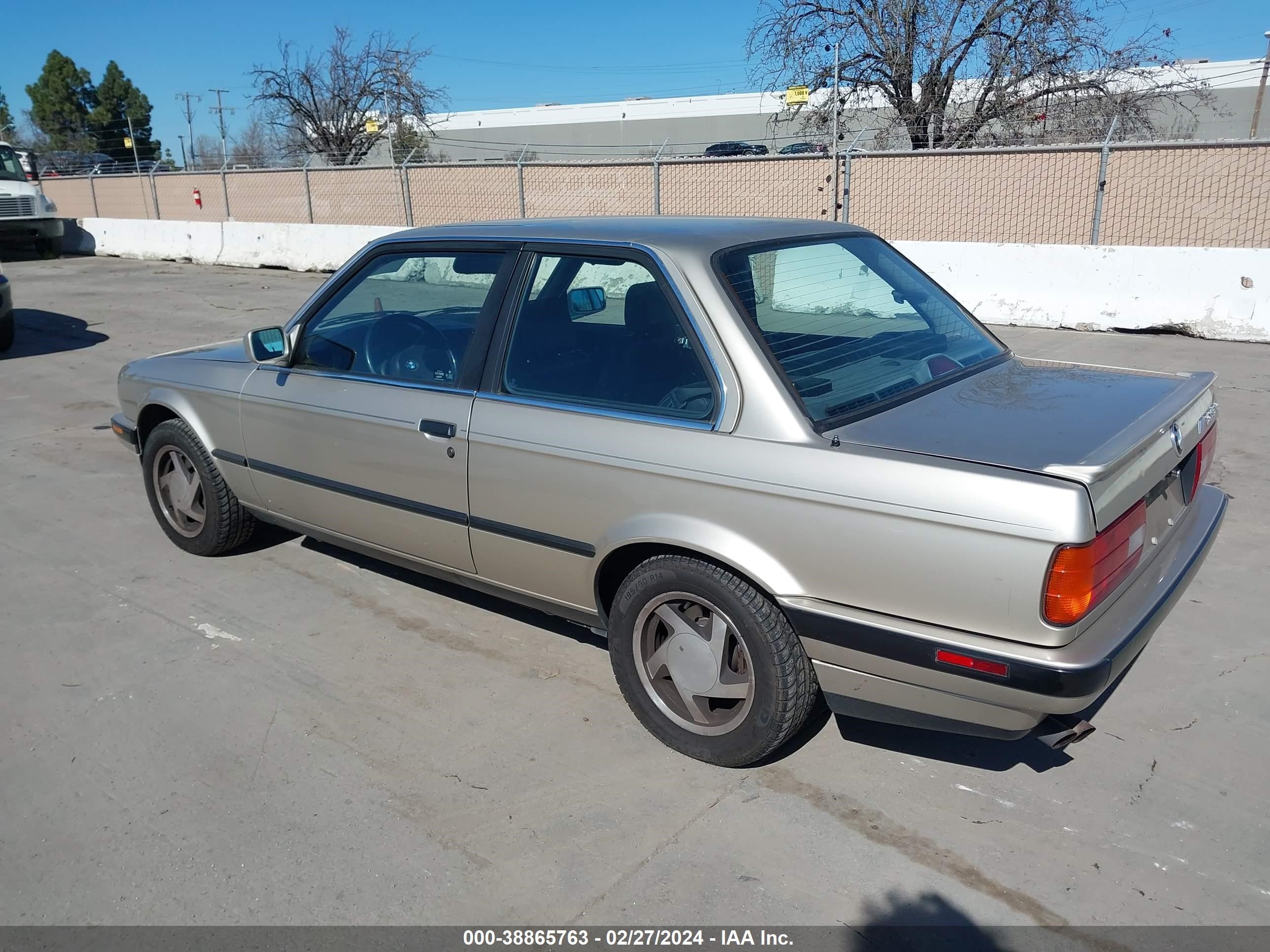 Photo 2 VIN: WBAAA2303K8263139 - BMW 3ER 