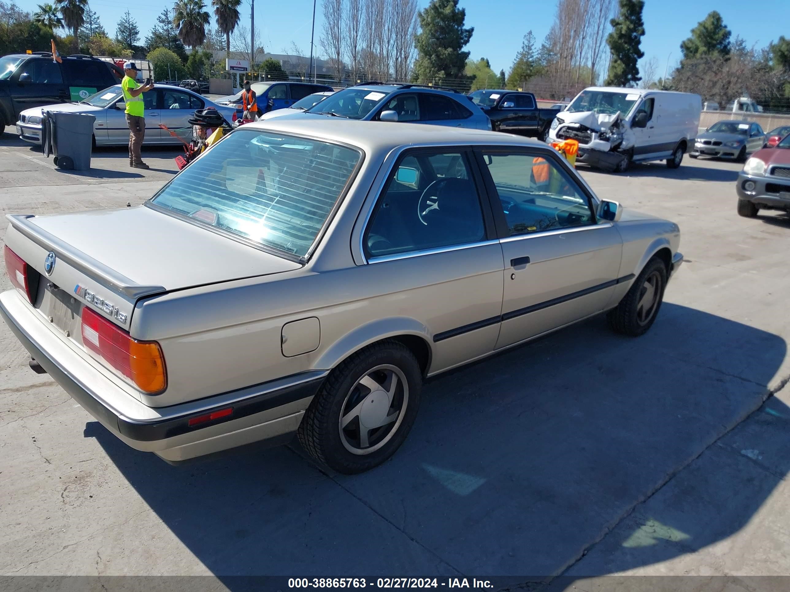 Photo 3 VIN: WBAAA2303K8263139 - BMW 3ER 