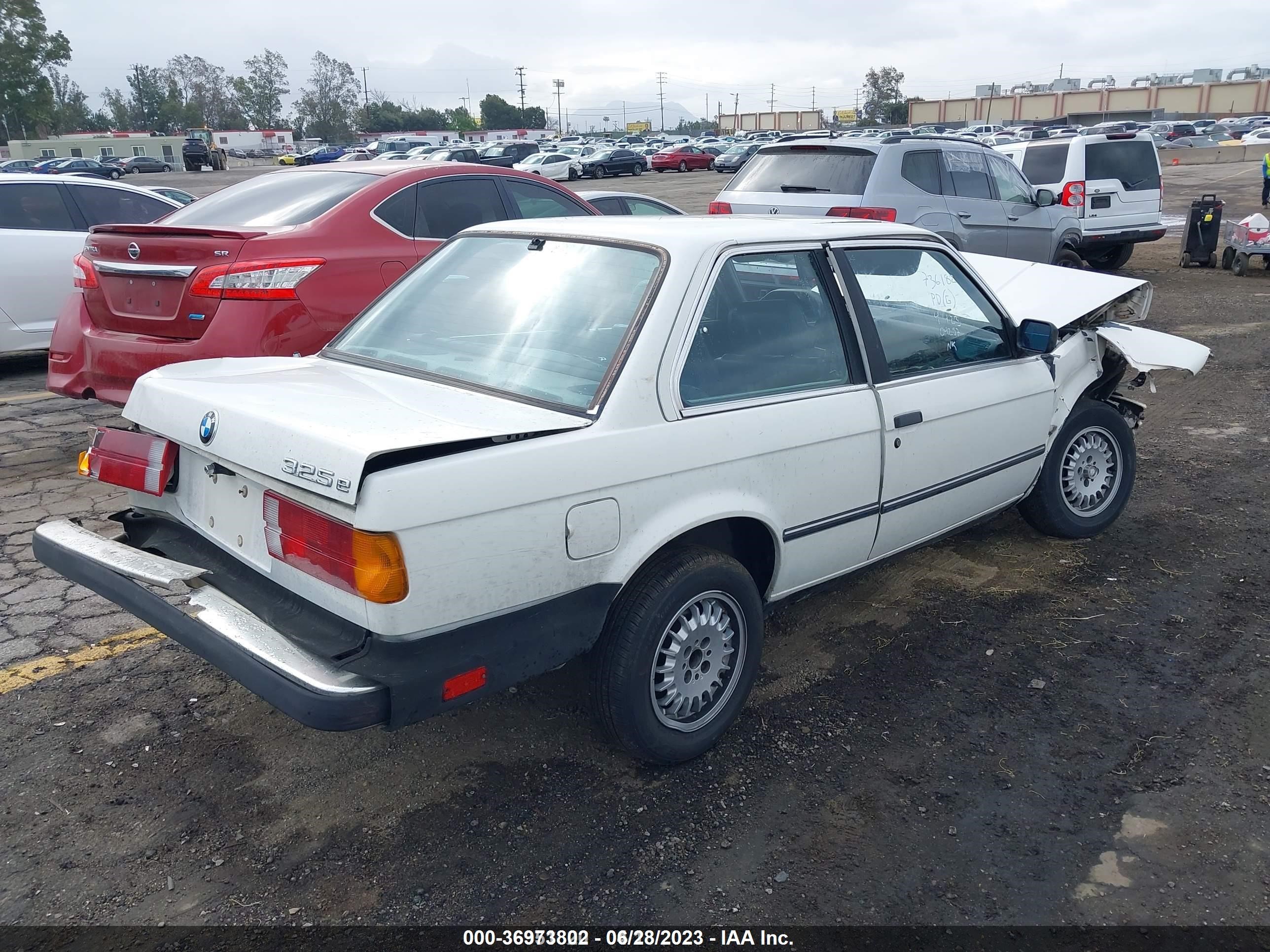 Photo 3 VIN: WBAAB5401F9628396 - BMW 3ER 