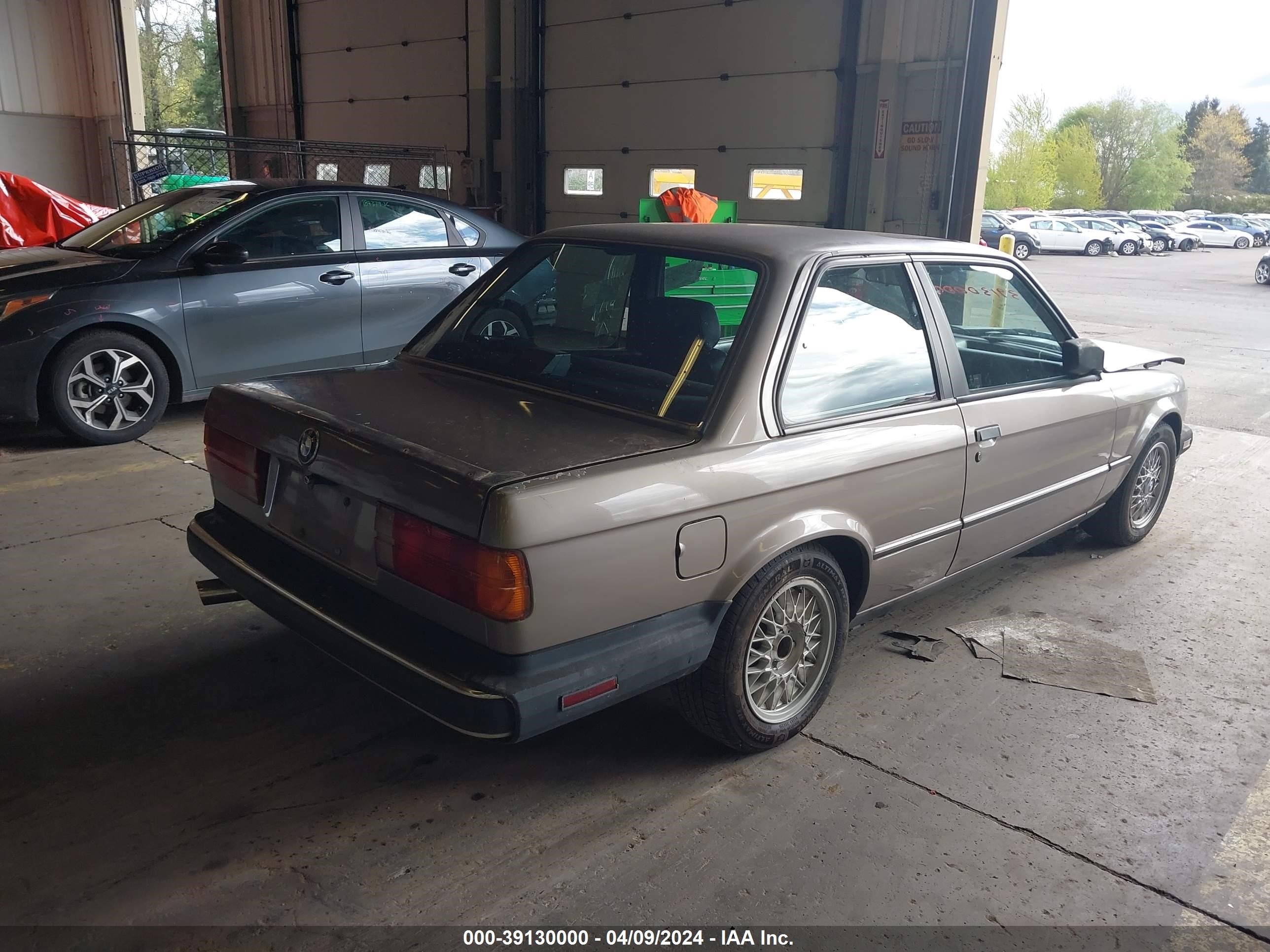 Photo 3 VIN: WBAAB540XH9801979 - BMW 3ER 