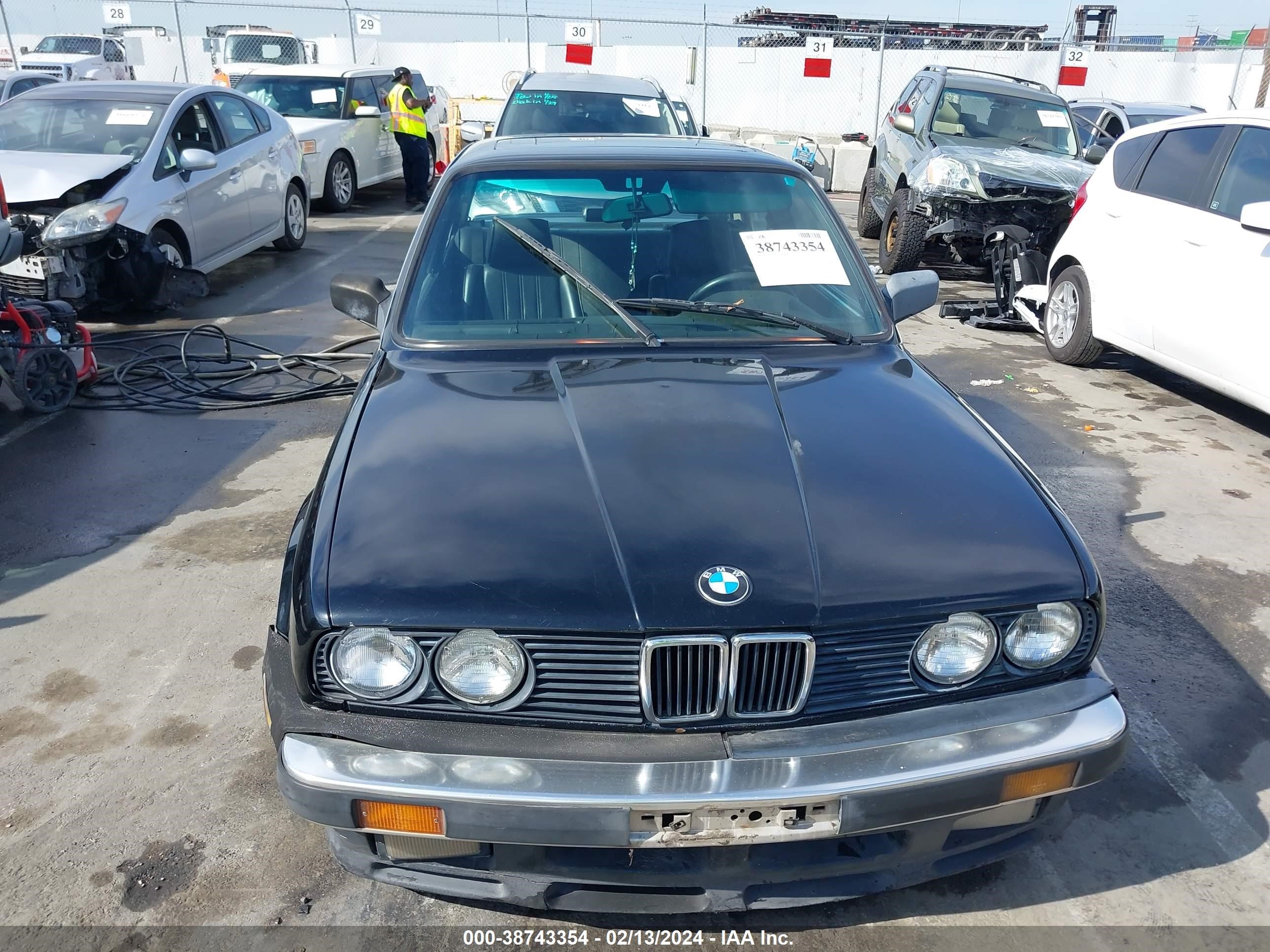 Photo 11 VIN: WBAAB6407G1219440 - BMW 3ER 