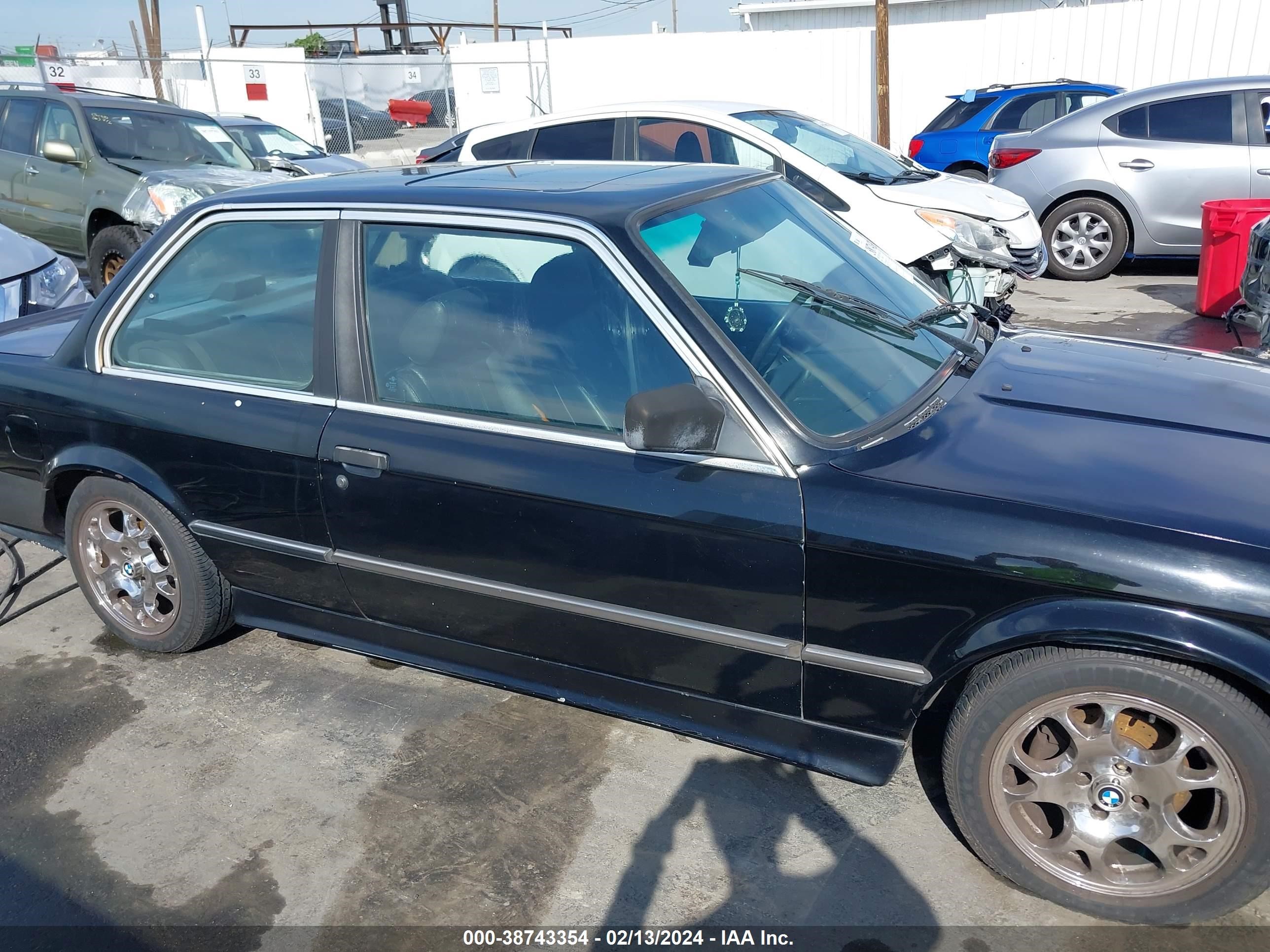 Photo 12 VIN: WBAAB6407G1219440 - BMW 3ER 