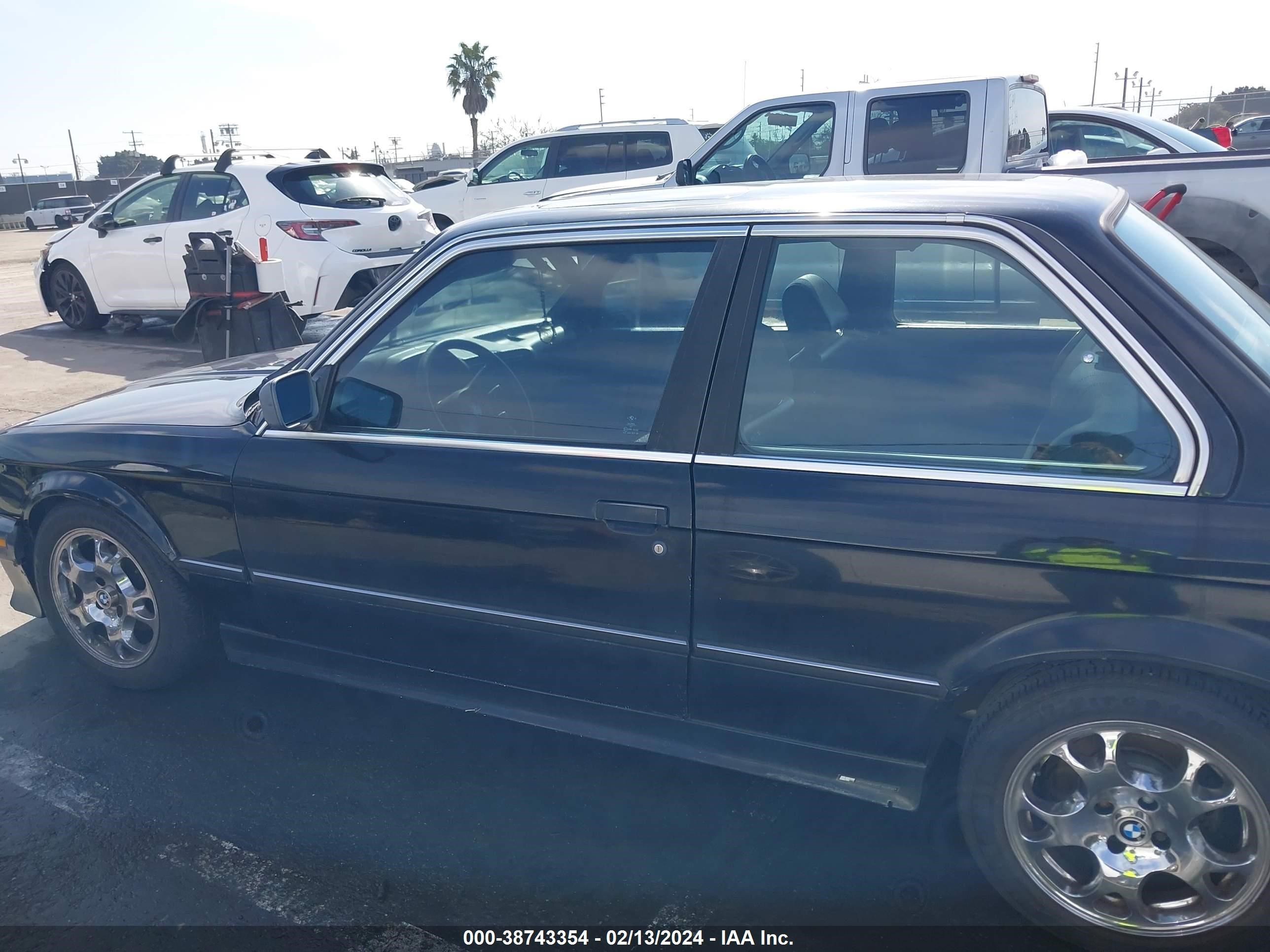 Photo 13 VIN: WBAAB6407G1219440 - BMW 3ER 