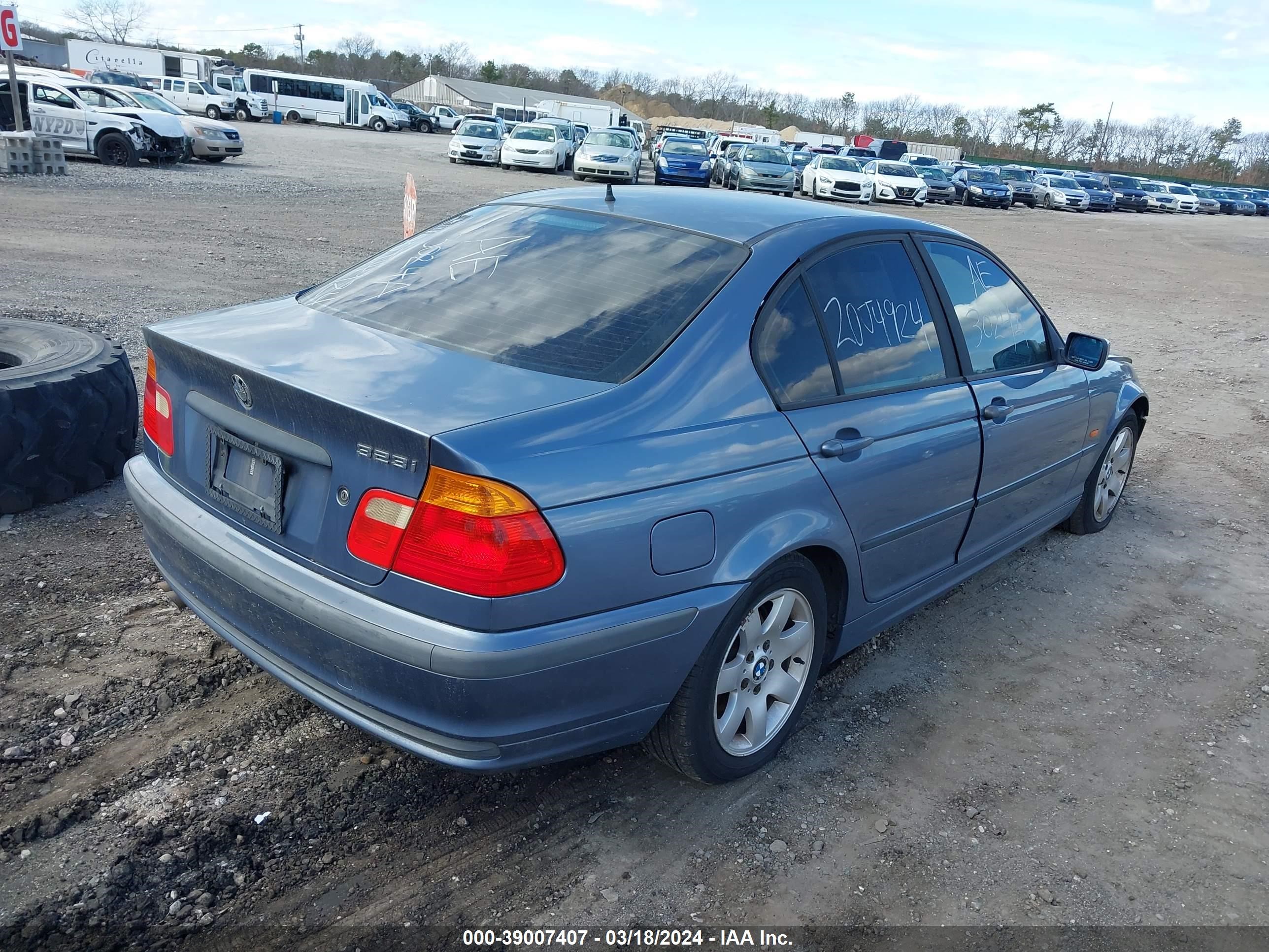 Photo 3 VIN: WBAAM3334YFP66240 - BMW 3ER 