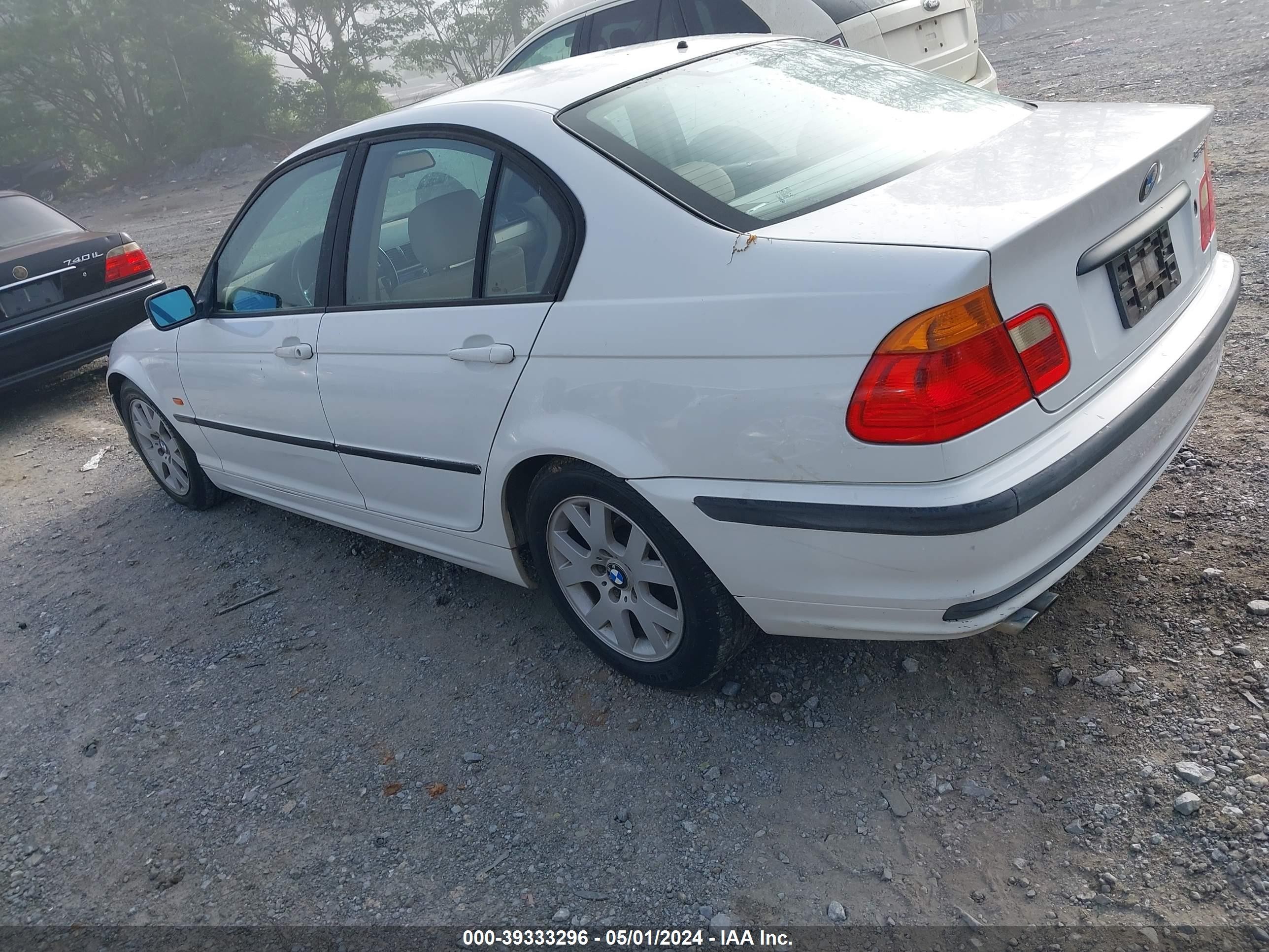 Photo 2 VIN: WBAAM3336XKC59414 - BMW 3ER 