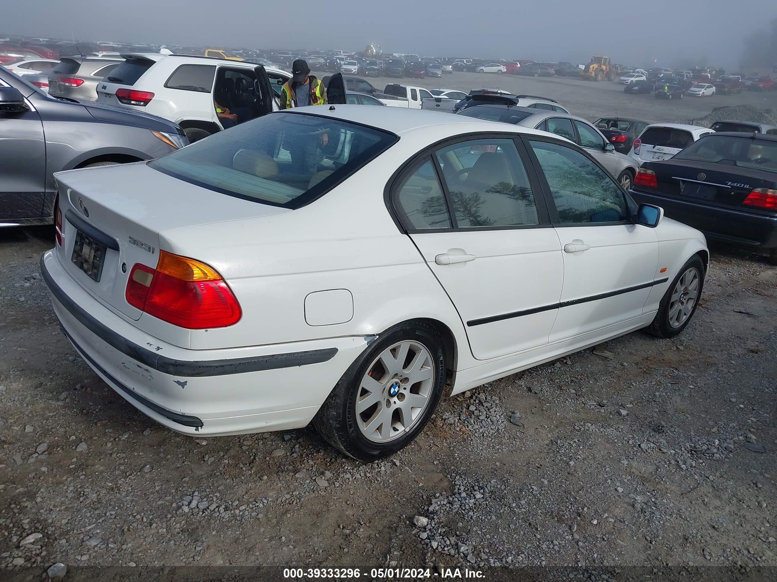 Photo 3 VIN: WBAAM3336XKC59414 - BMW 3ER 