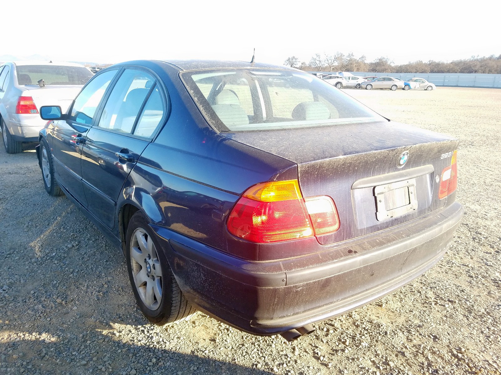 Photo 2 VIN: WBAAM3337XFP52587 - BMW 323 I AUTO 