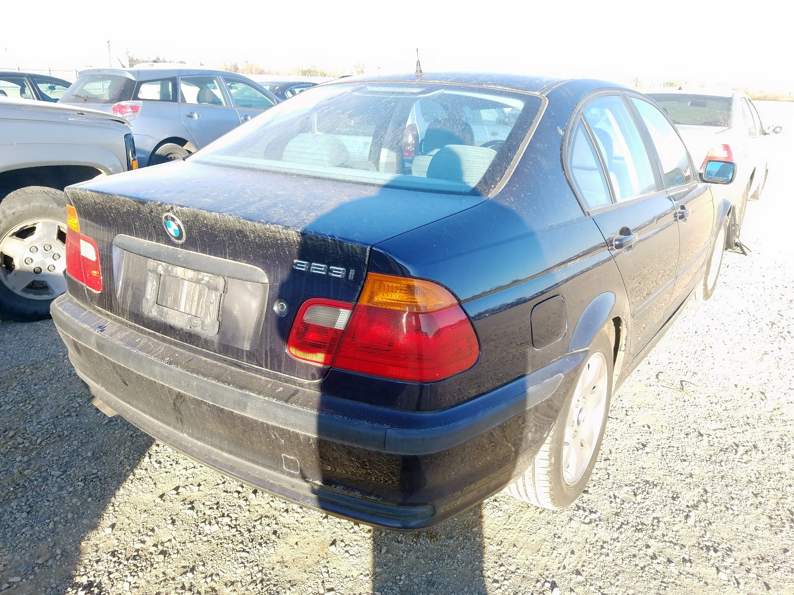 Photo 3 VIN: WBAAM3337XFP52587 - BMW 323 I AUTO 