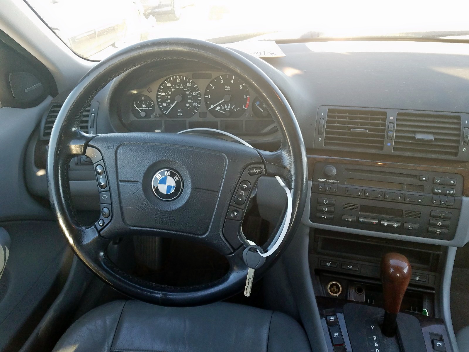 Photo 8 VIN: WBAAM3337XFP52587 - BMW 323 I AUTO 