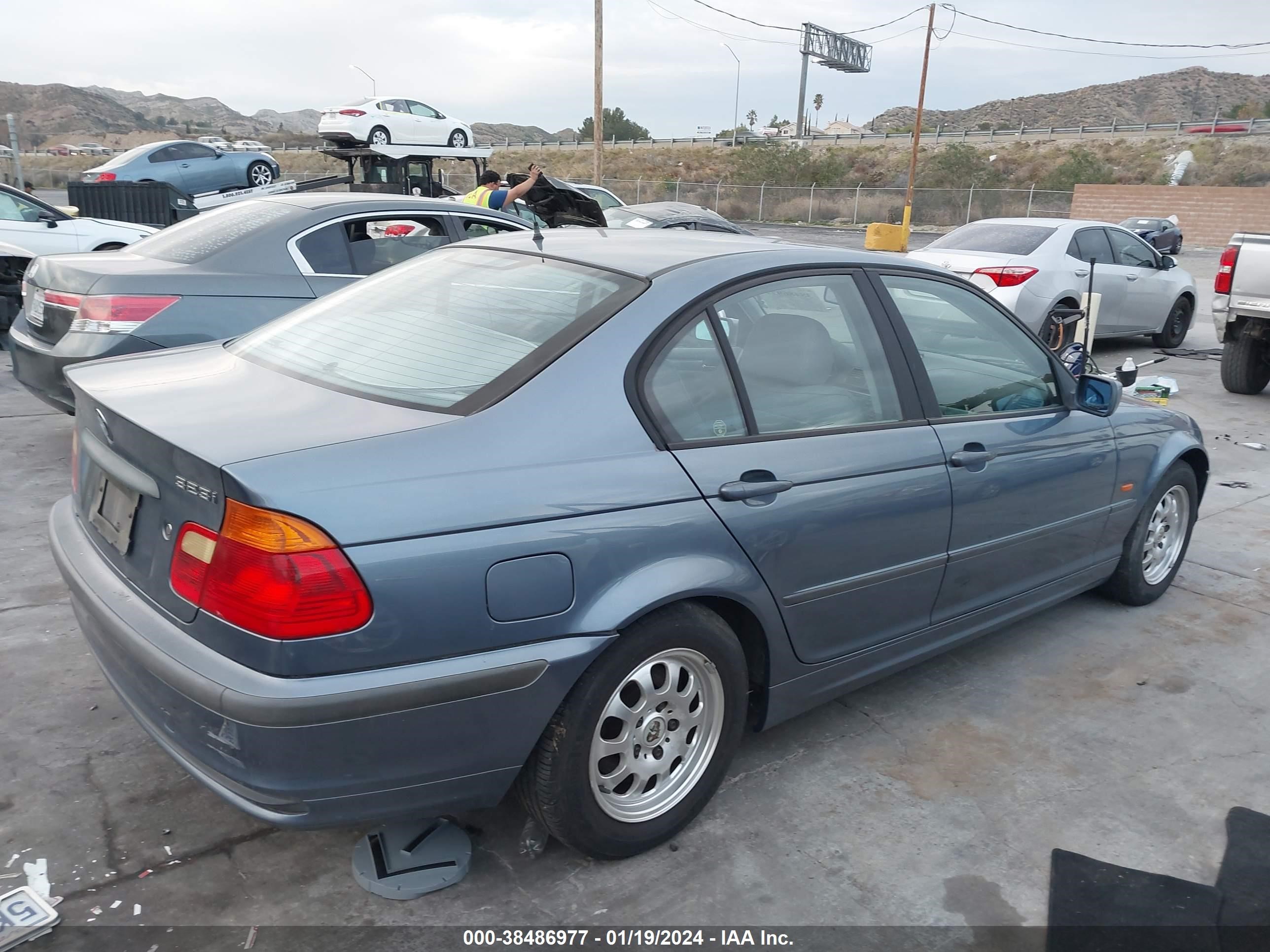 Photo 3 VIN: WBAAM3337XFP55070 - BMW 3ER 