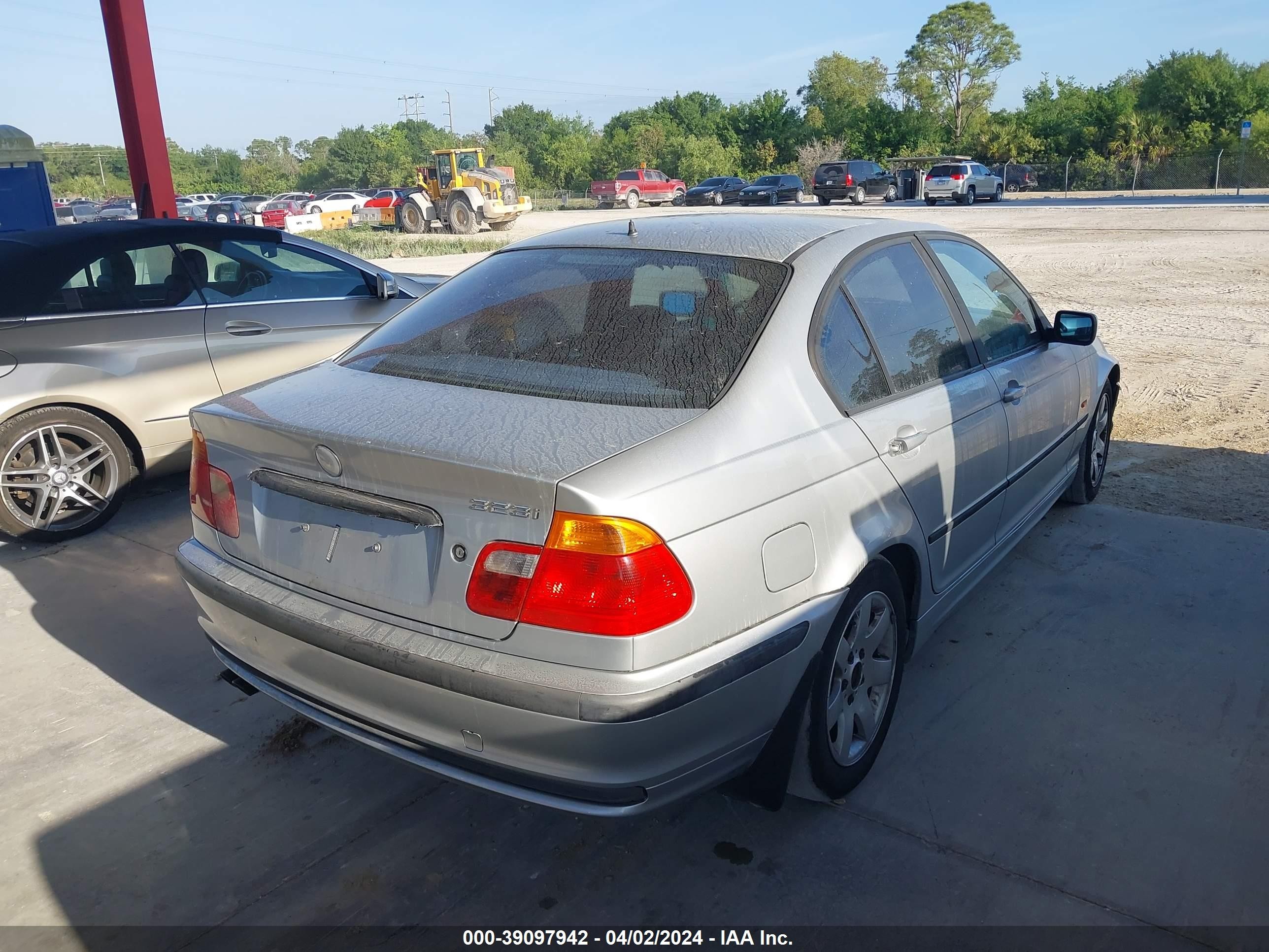 Photo 3 VIN: WBAAM3339YCA86578 - BMW 3ER 