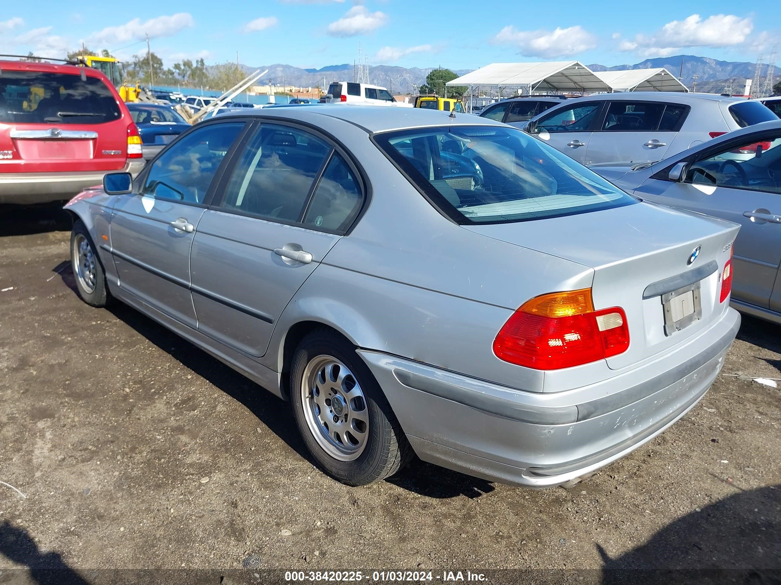 Photo 2 VIN: WBAAM333XXFP50543 - BMW 3ER 