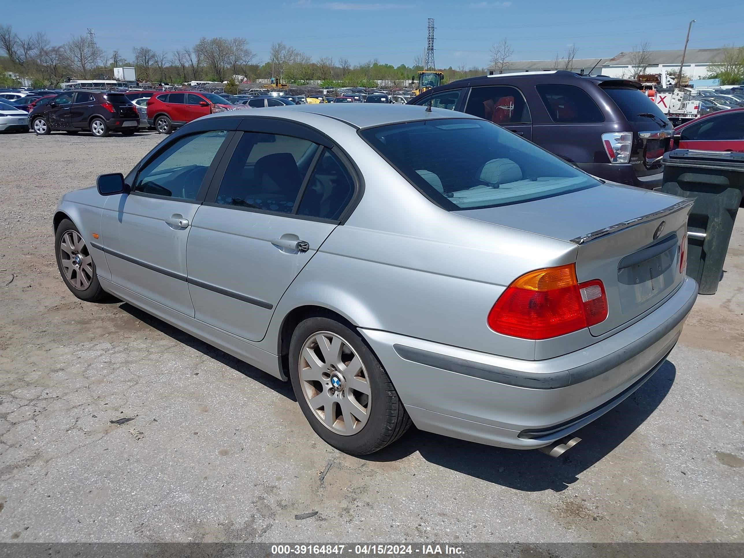 Photo 2 VIN: WBAAM3343YCA94653 - BMW 3ER 