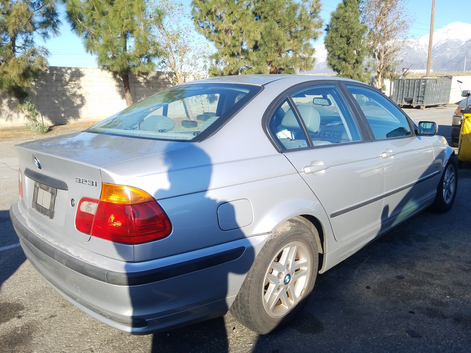 Photo 3 VIN: WBAAM3346YFP83517 - BMW 323 I 