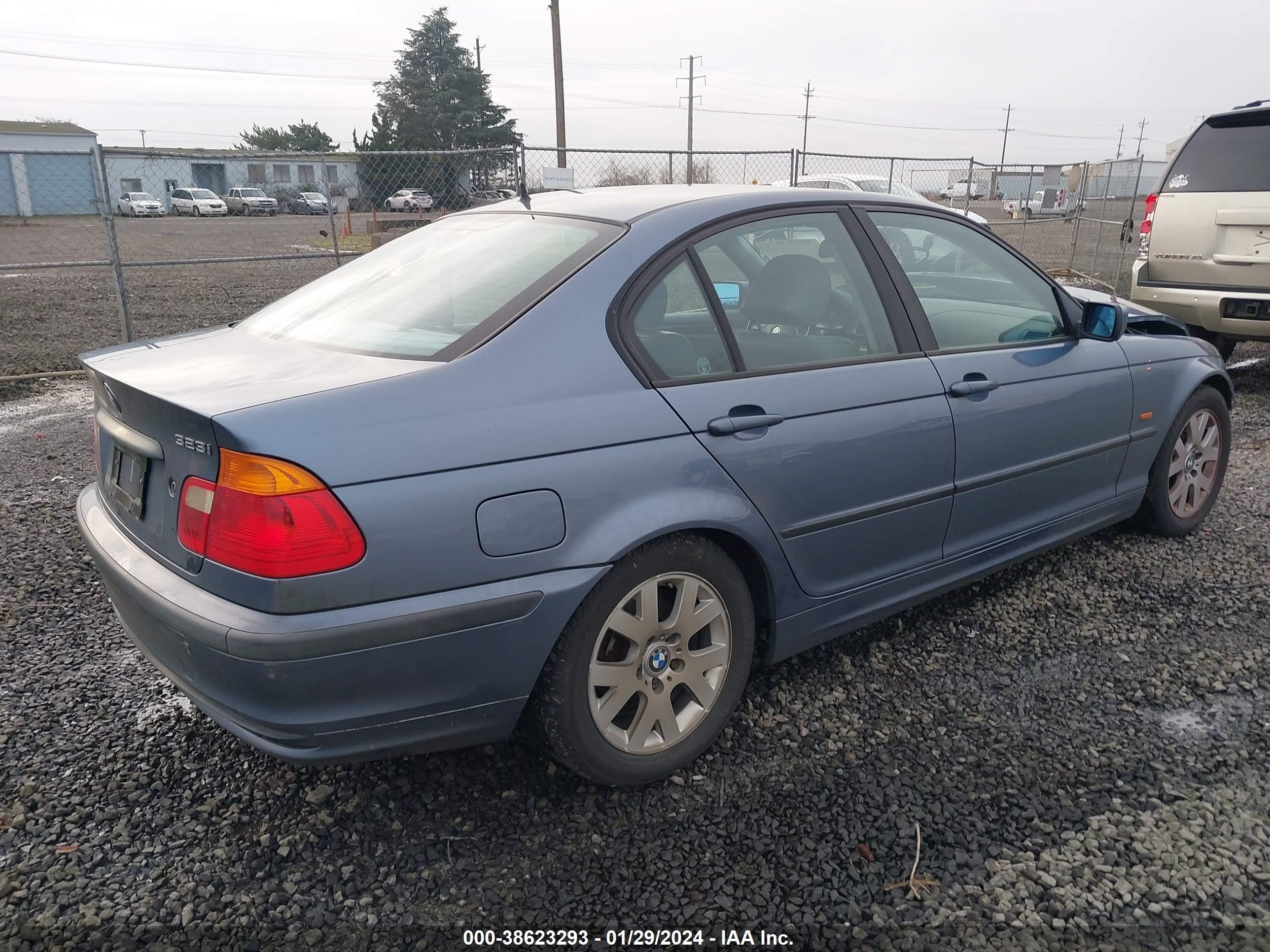 Photo 3 VIN: WBAAM3348YFP70963 - BMW 3ER 