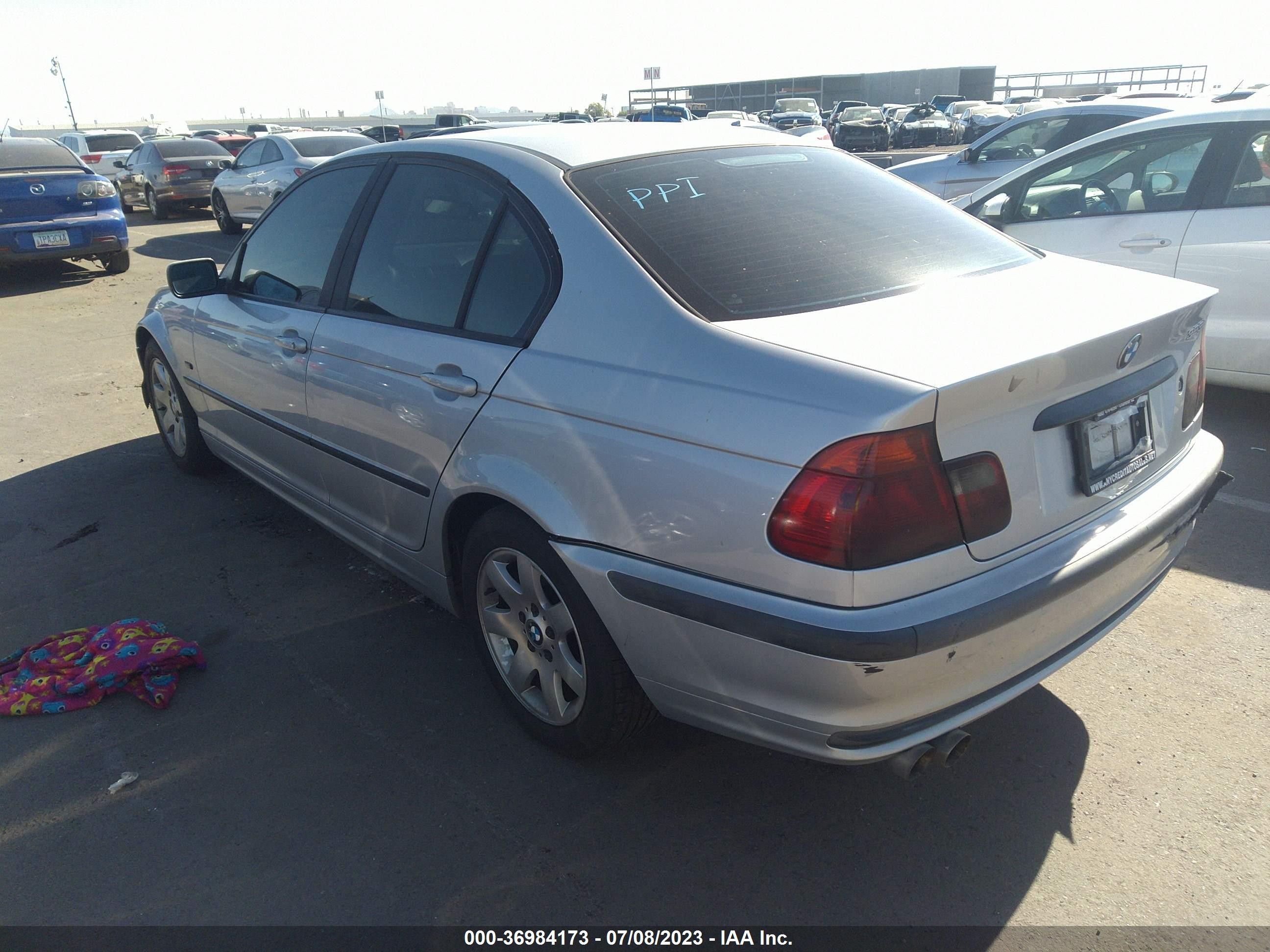 Photo 2 VIN: WBAAM3349YCB22715 - BMW 3ER 