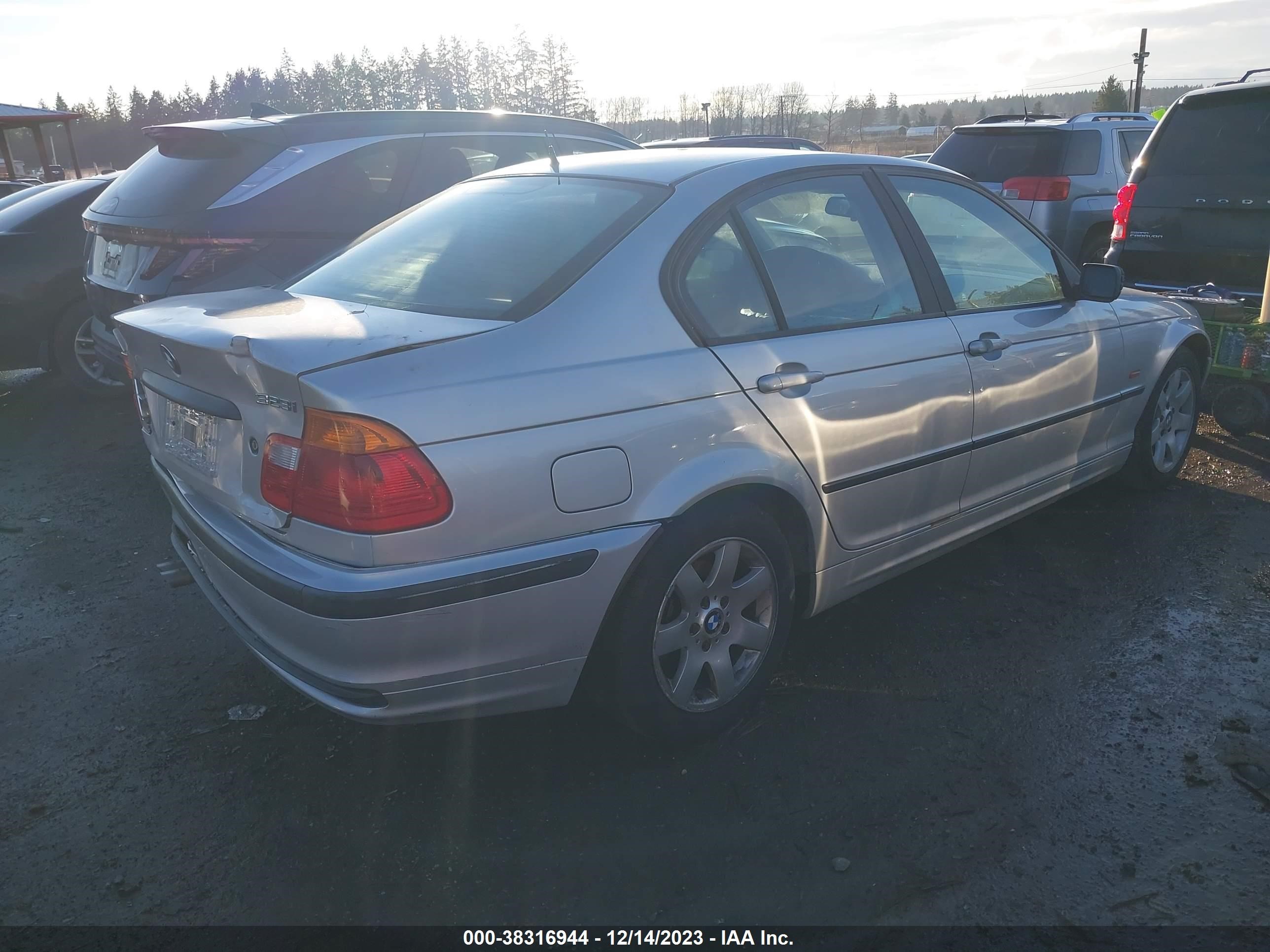 Photo 3 VIN: WBAAM334XYCA90678 - BMW 3ER 