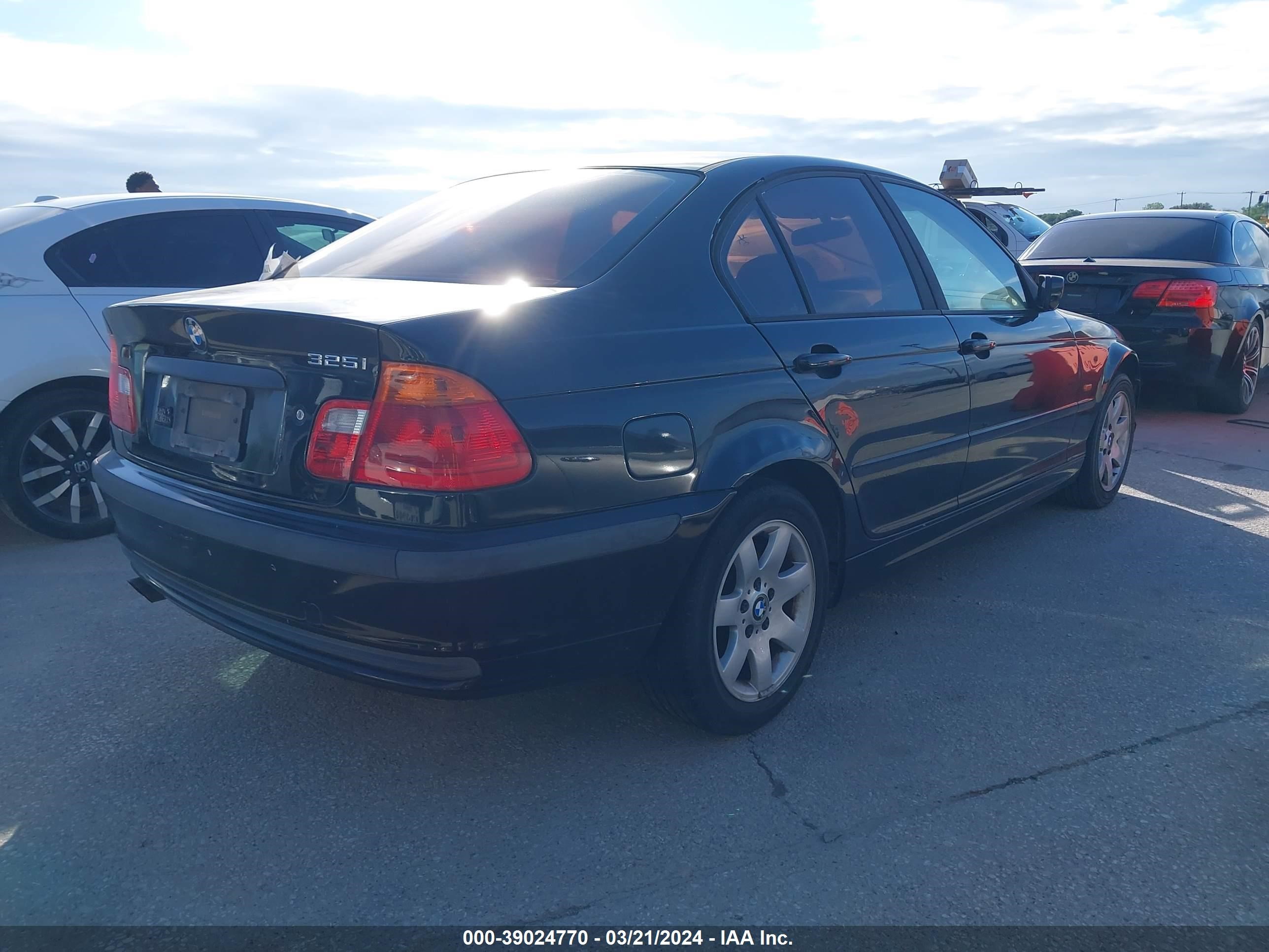 Photo 3 VIN: WBAAN37411NJ14249 - BMW 3ER 