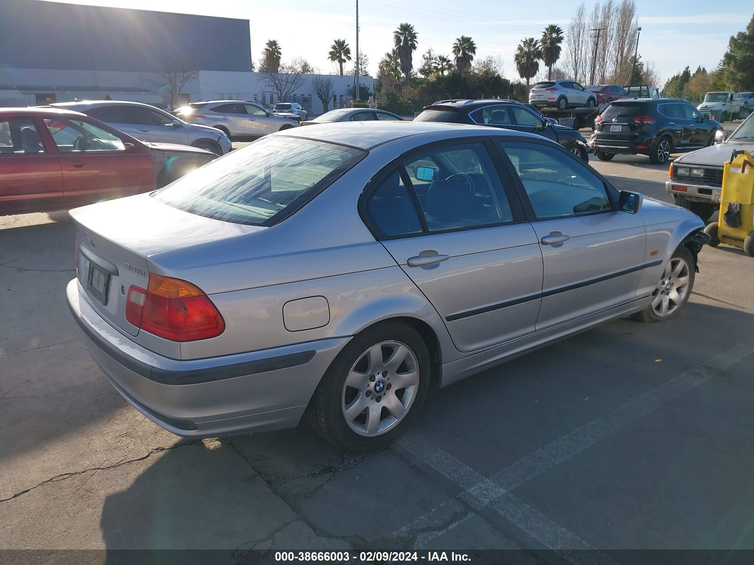 Photo 3 VIN: WBAAV334X1FU77634 - BMW 3ER 