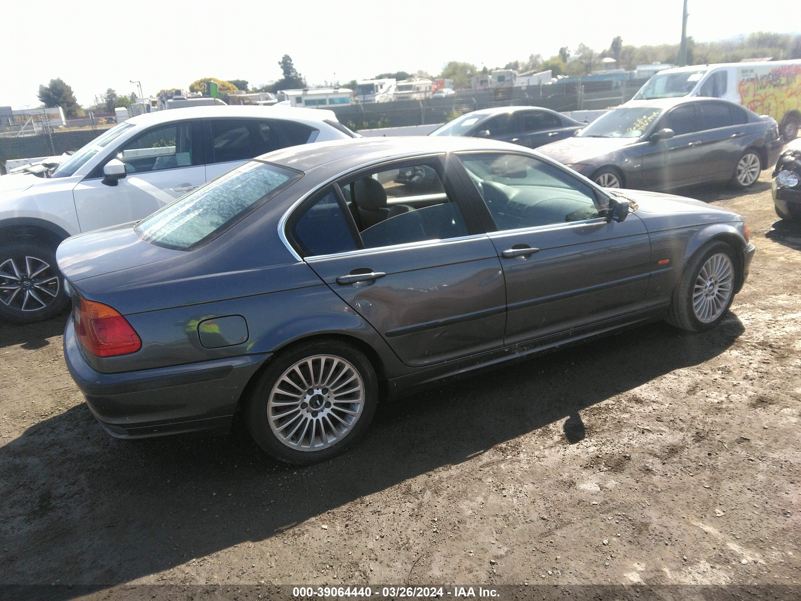 Photo 3 VIN: WBAAV53421JS90994 - BMW 3ER 