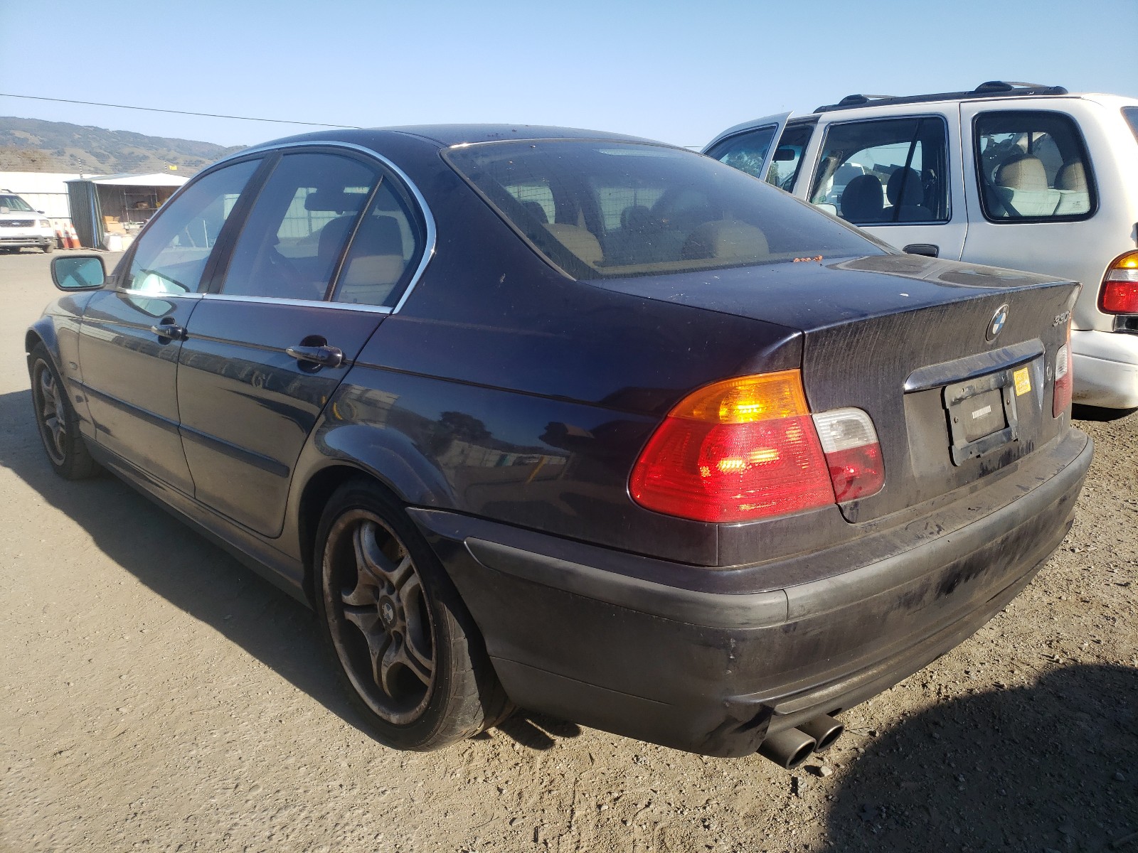 Photo 2 VIN: WBAAV534X1JS93092 - BMW 330 I 