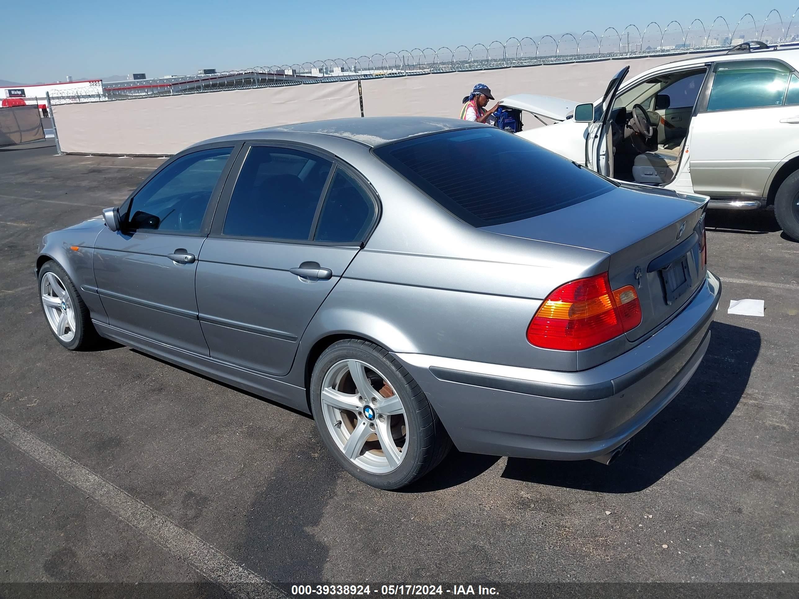 Photo 2 VIN: WBAAZ33434KP84434 - BMW 3ER 