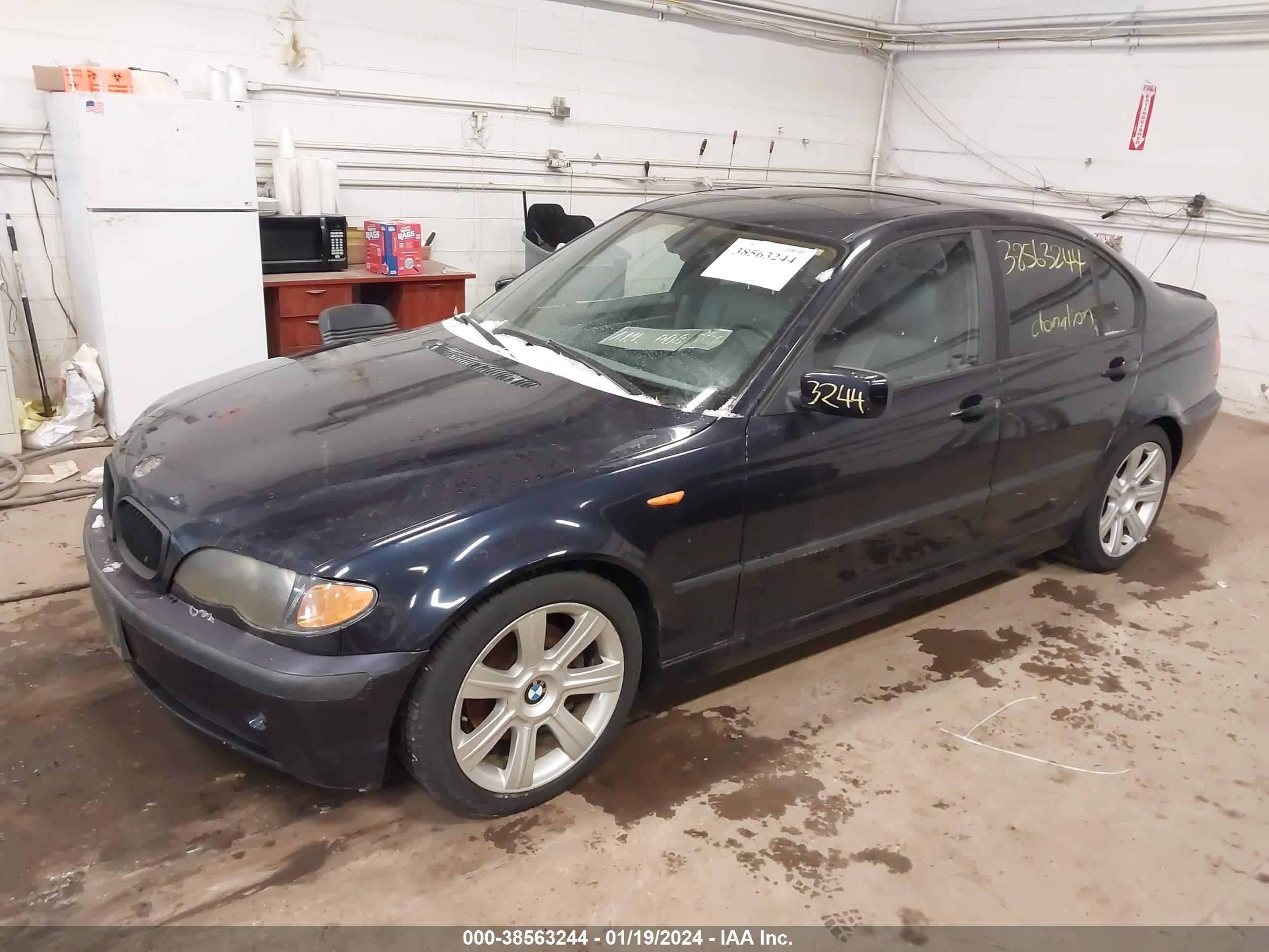 Photo 1 VIN: WBAAZ33443KP81038 - BMW 3ER 