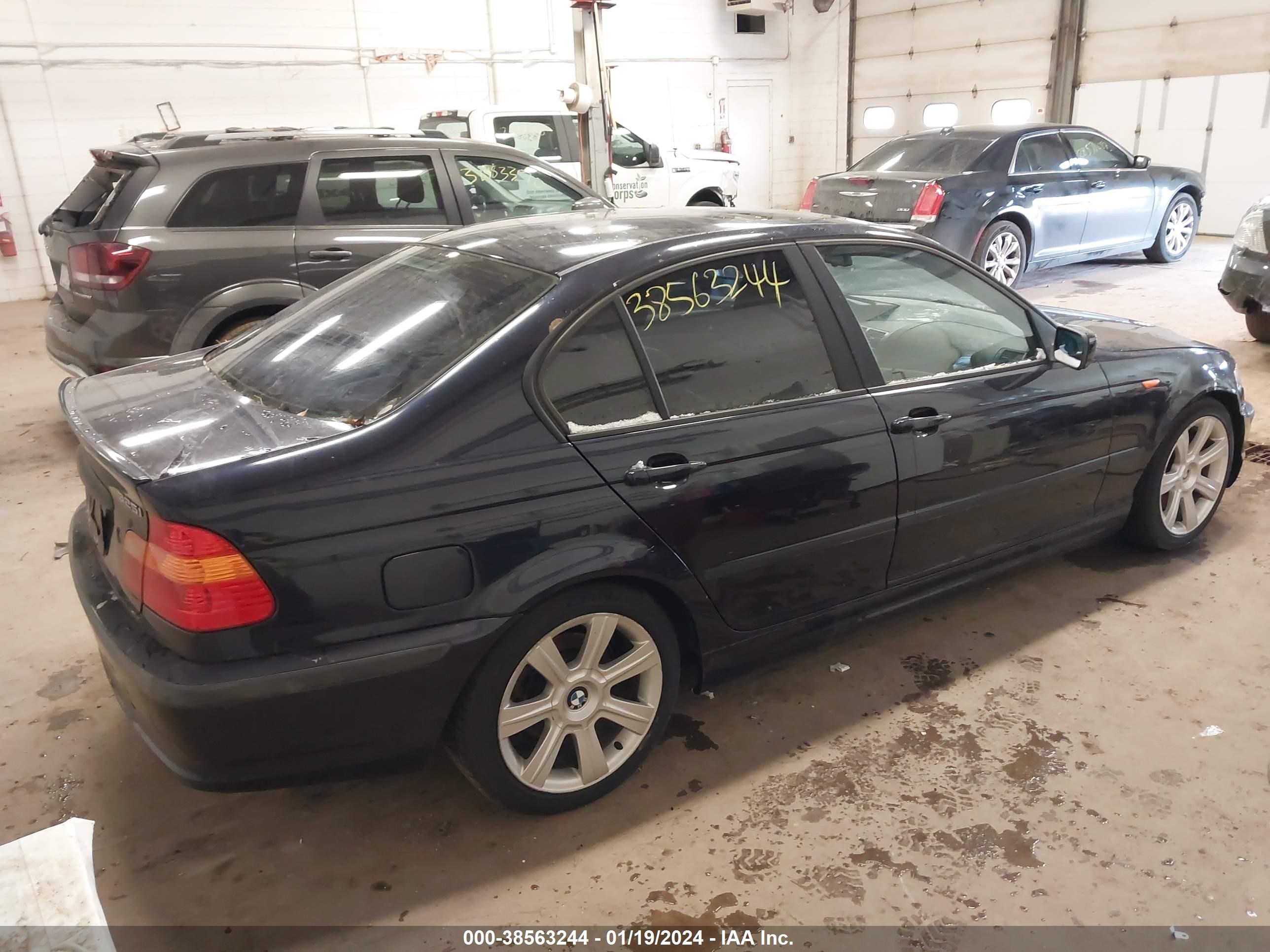 Photo 3 VIN: WBAAZ33443KP81038 - BMW 3ER 