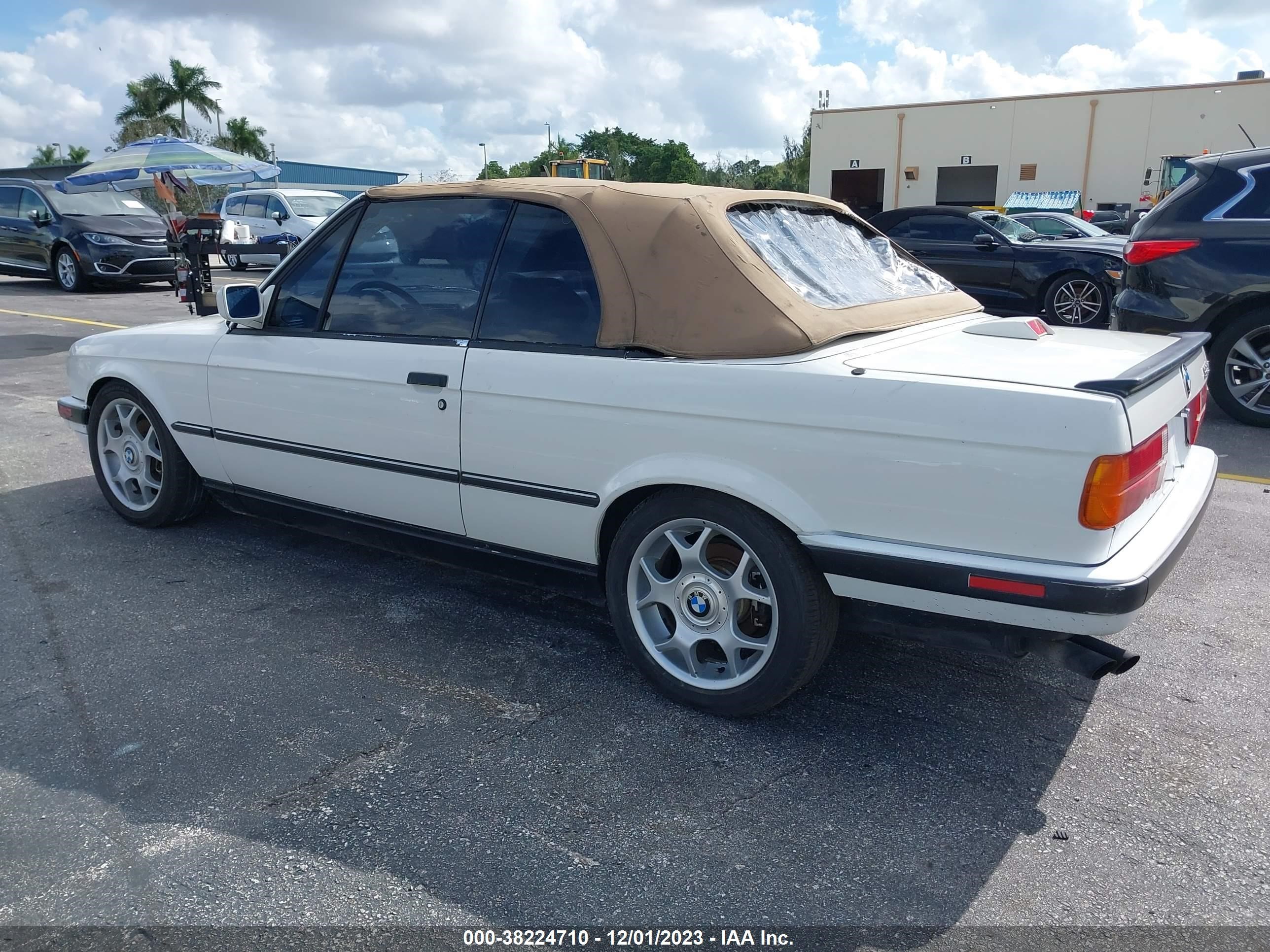 Photo 2 VIN: WBABB1301H1927211 - BMW 3ER 