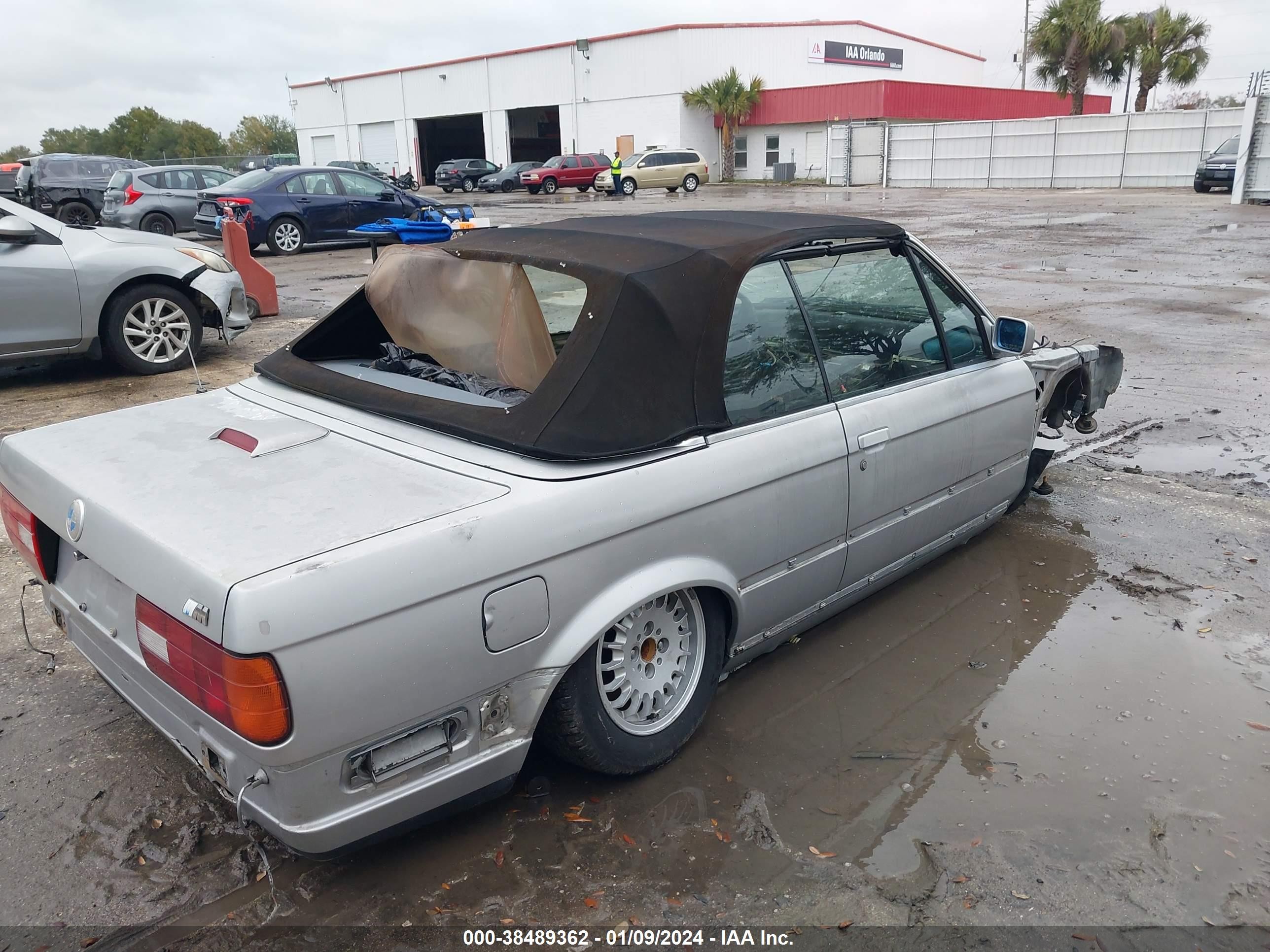 Photo 3 VIN: WBABB2311NEC28991 - BMW 3ER 