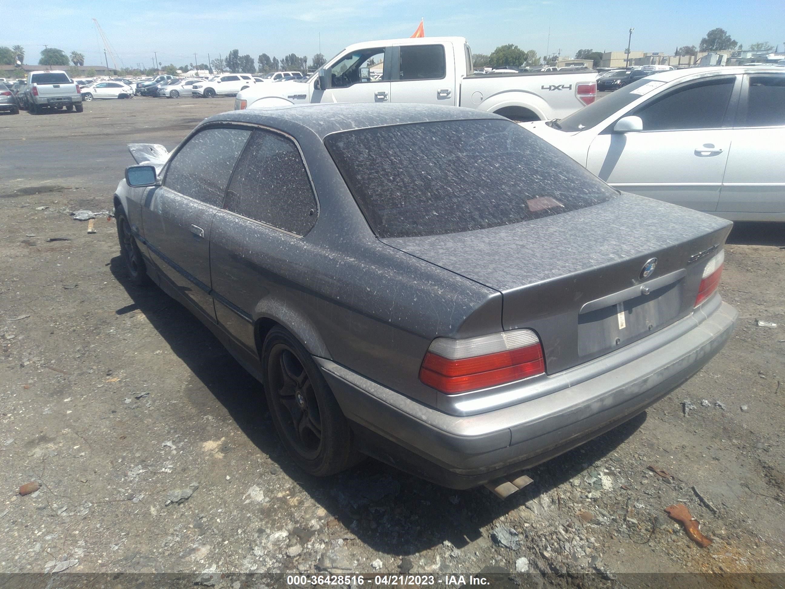 Photo 2 VIN: WBABF332XREF48268 - BMW 3ER 