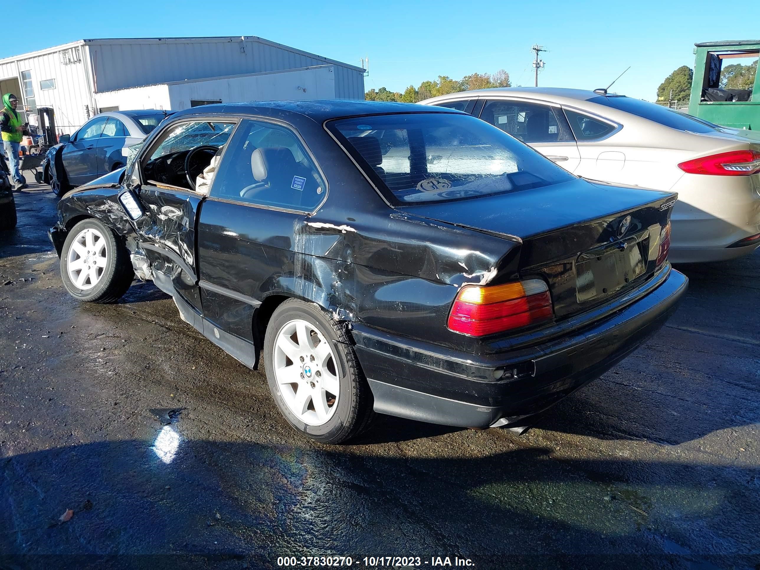 Photo 2 VIN: WBABF4313NEK02082 - BMW 3ER 